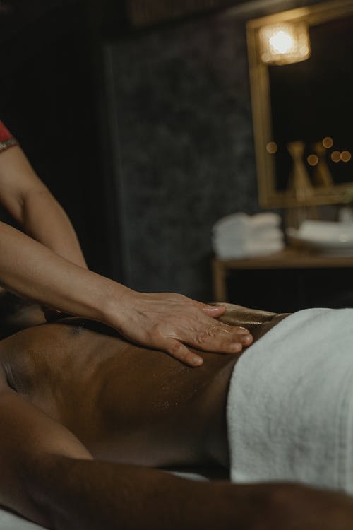 Both men and women can experience the benefits of waxing in Chicago at Reflexion Spa