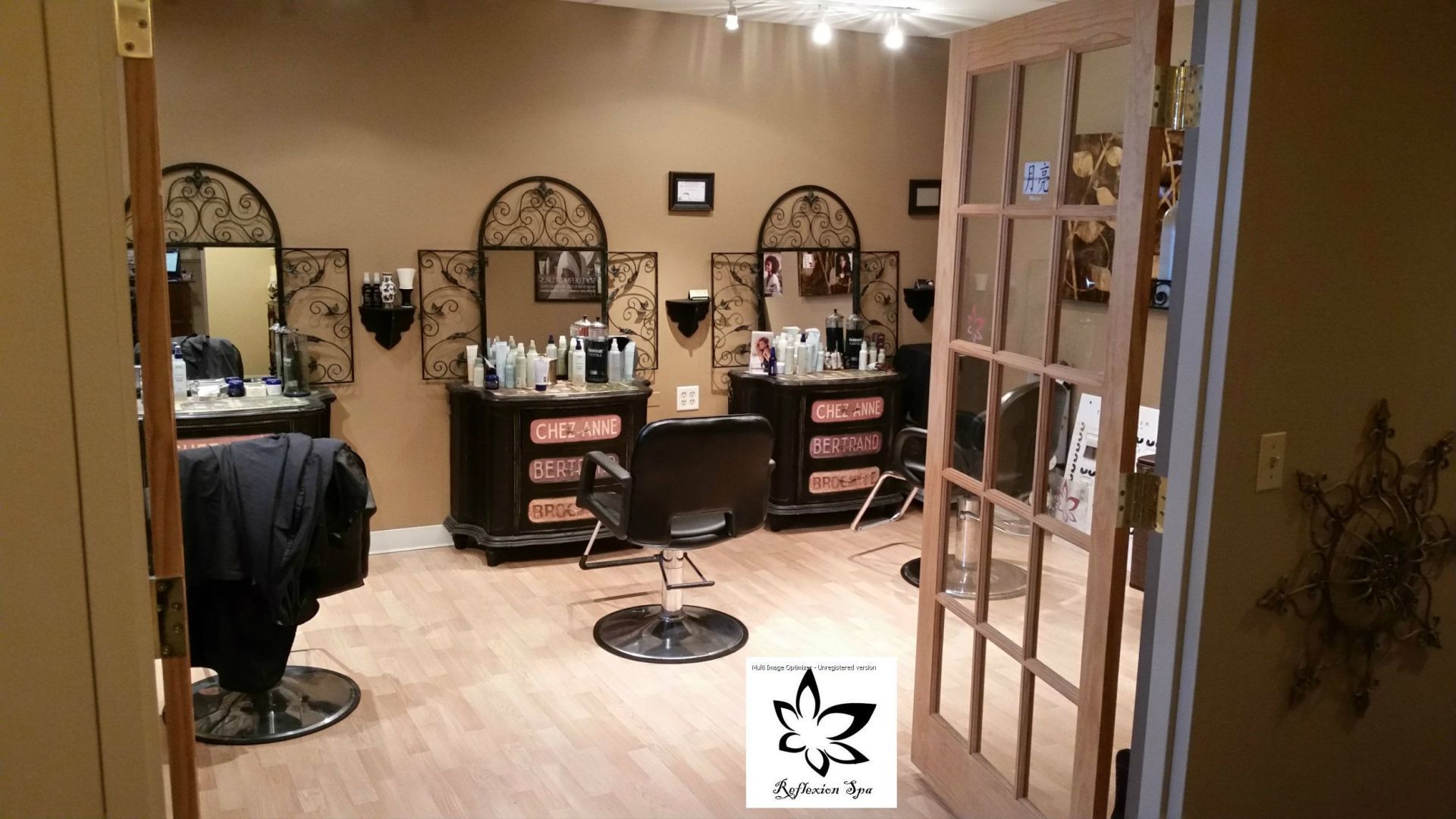 A salon with a lot of chairs and mirrors