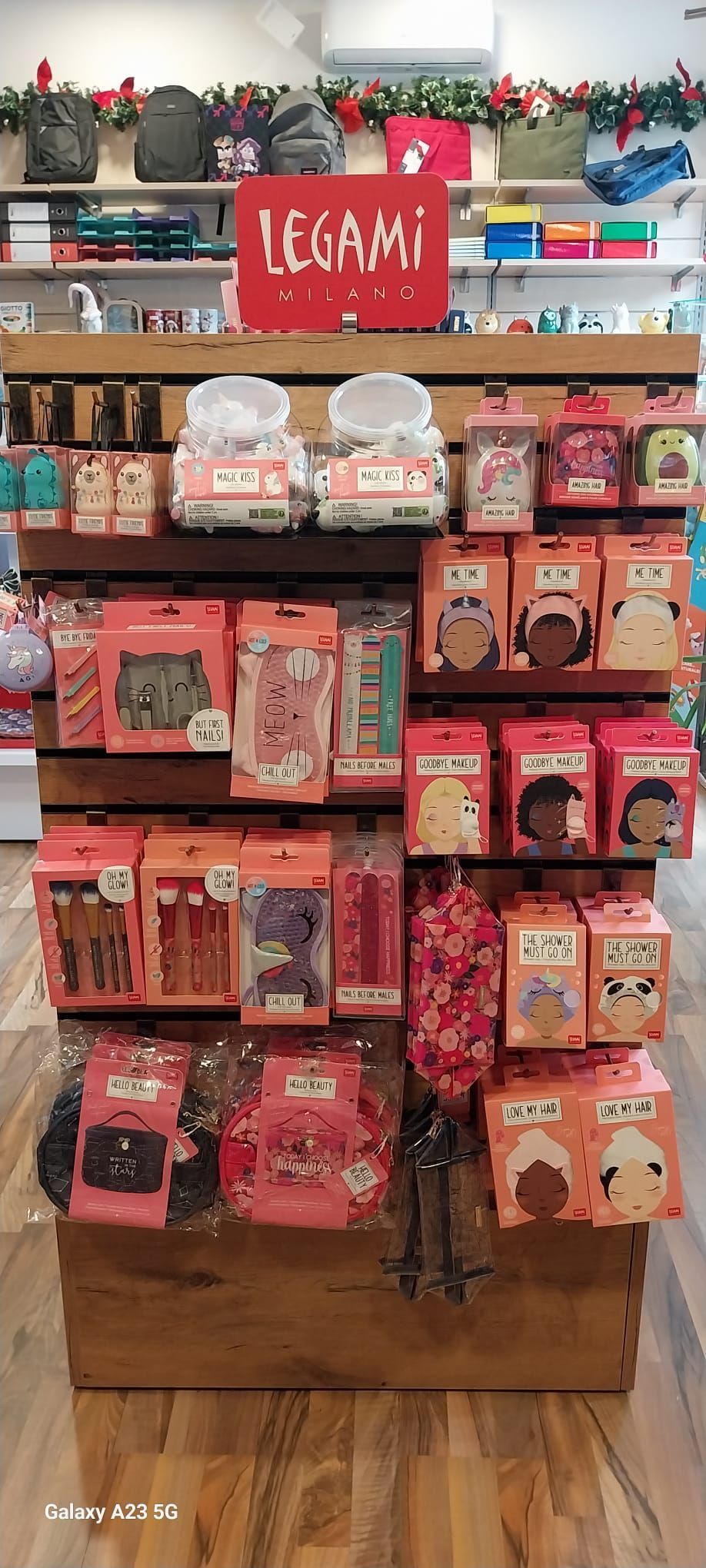 Un'esposizione di prodotti Legami 