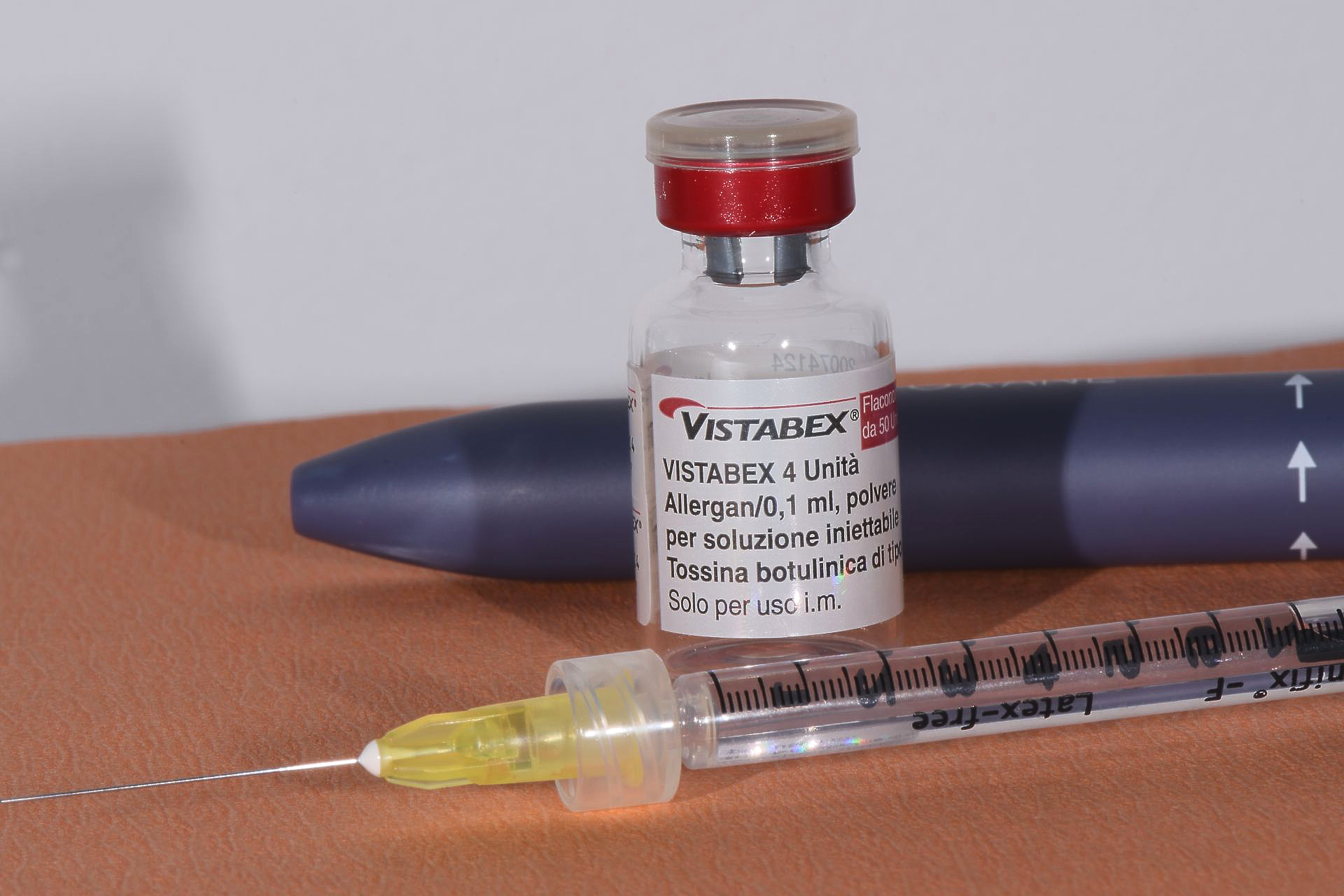 Fiala di botox pronta per essere usata per il bruxismo