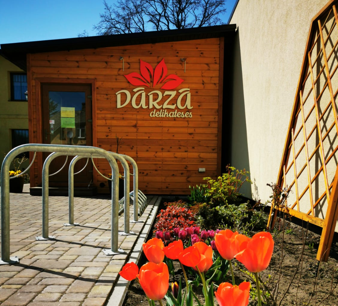 Kafejnīca, gaļas veikals un viesu nams “Dārzā”  Ventspilī.