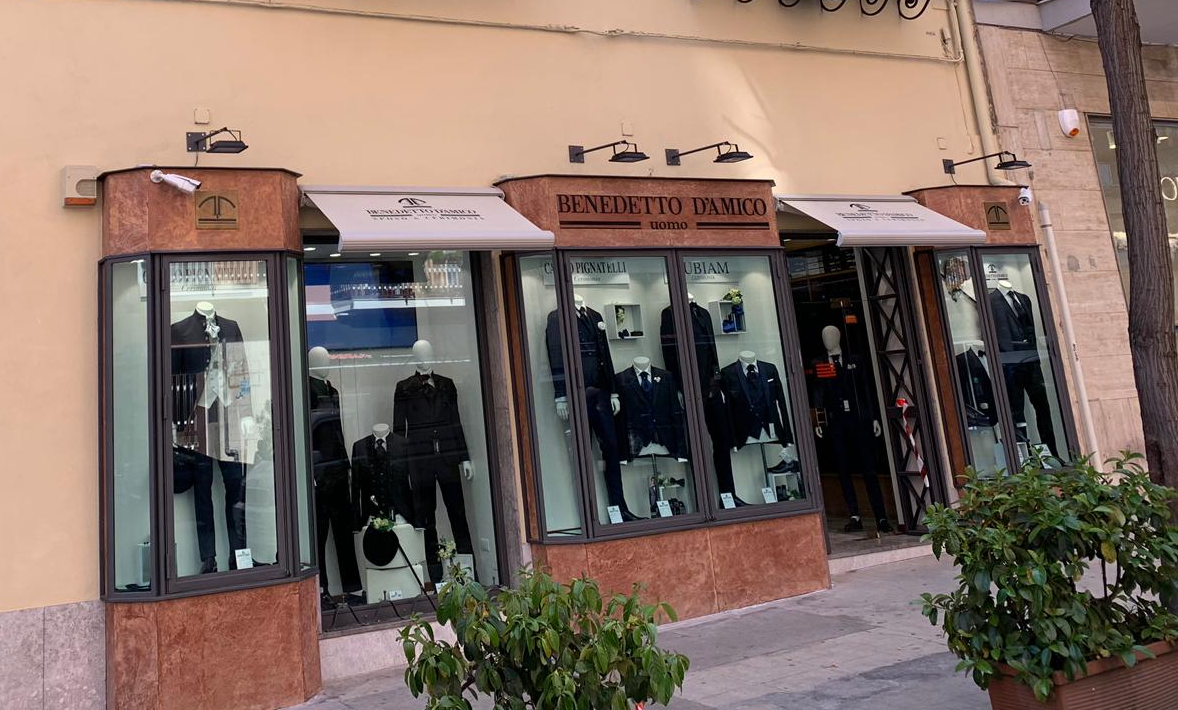 ABITO SPOSO , PALERMO, ABITI UOMO, ABITI PALERMO, LUBIAM, CARLO PIGNATELLI, PETRELLI, CERIMONIA UOMO, ABITO SPOSO, ABITI DA SPOSO, D'AMICOUOMO, BENEDETTO D'AMICO UOMO, CERIMONIA UOMO PALERMO, ABITI DA CERIMONIA A PALERMO, ABITI CARLO PIGNATELLI, ABITI PETRELLI, ABITI LUBIAM, UOMO, SPOSO, GAI MATTIOLO, THOMAS PINA, PAL ZILERI, ACCESSORI SPOSO, GIUSEPPE D'AMICO, SPOSI, SPOSA, ABITI DA SPOSA, ABITI SPOSO PALERMO, VESTITI UOMO, ATELIER CERIMONIA, TIGHT, TIGHT PALERMO, SMOKING, SMOKING UOMO, SMOKING UOMO PALERMO, SMOKING BLU, SARTORIA UOMO, ABITI SARTORIALI PALERMO, CARLO PIGNATELLI, PETRELLI ATLANTIS, SCARPE SPOSO, CINTURE, ACCESSORI SPOSO, PAPILLON SPOSO, BRETELLE, ACCESSORI SPOSO PALERMO, FERMAPOLSI SPOSO, SPILLE CRAVATTA,