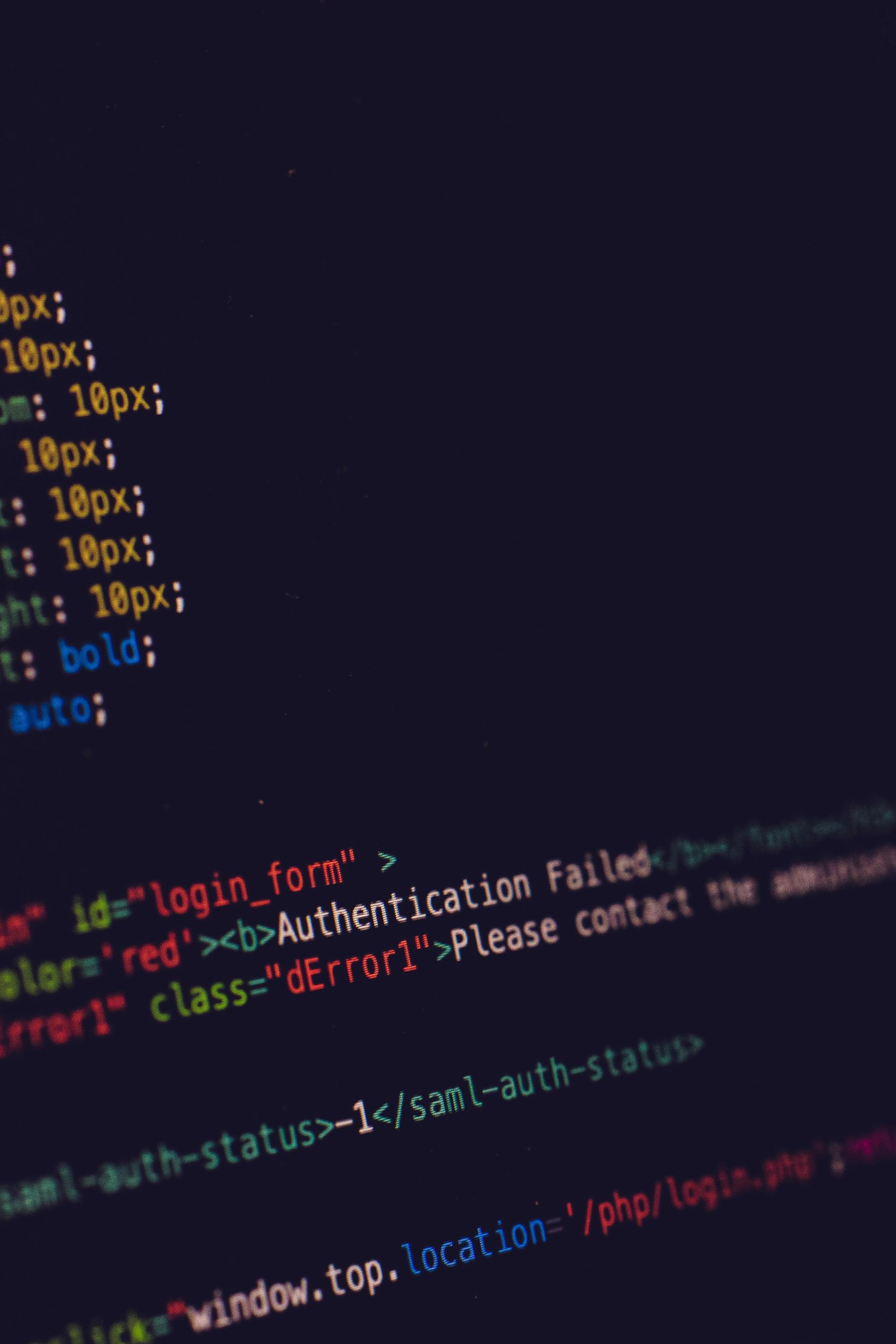 Nahaufnahme von farbigen Computerprogrammcodezeilen auf dunklem Bildschirm, einschließlich eines Textes für einen Authentifizierungsfehler.