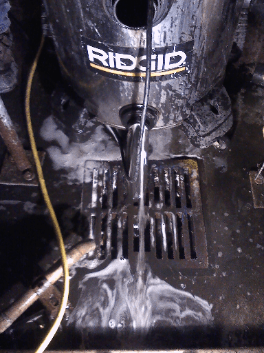 a ridgid vacuum cleaner is being used to clean a drain