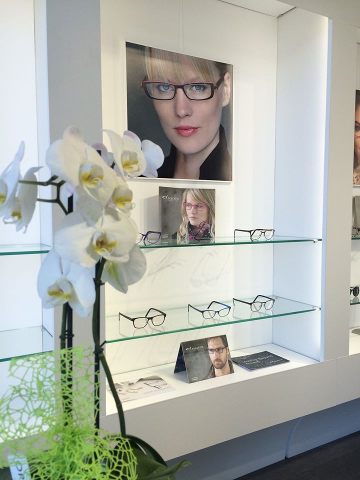 Mensole con occhiali