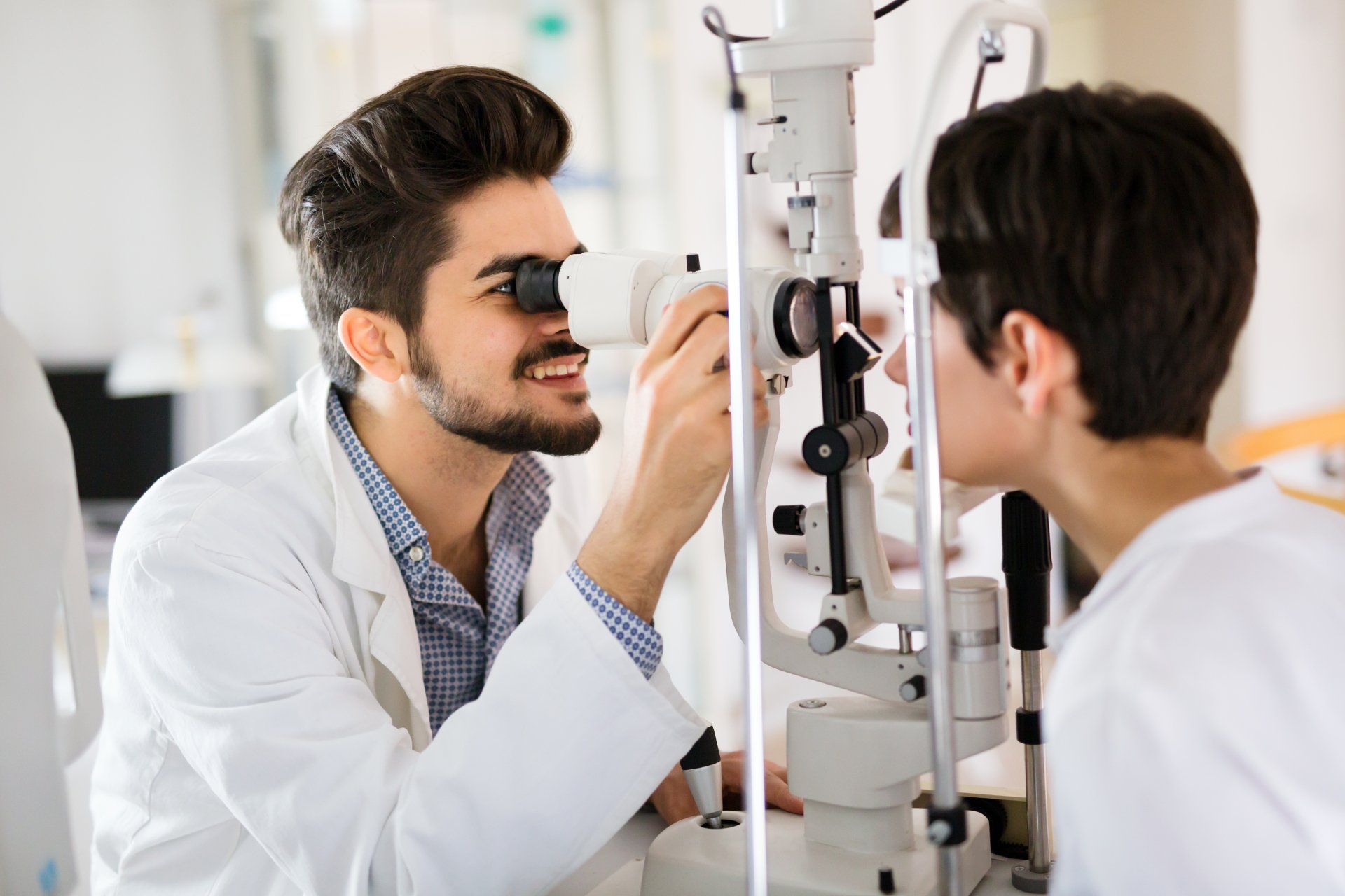 eye doctor giving exam