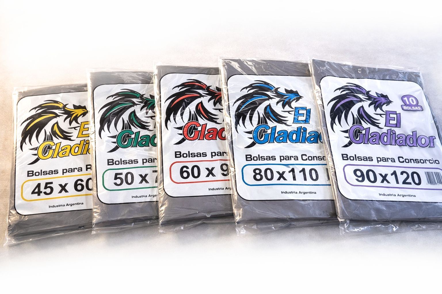 Cinco paquetes de bolsas de basura con el logo de Gladiator, diferentes tamaños: 45x60, 50x70, 60x90, 80x110, 90x120.