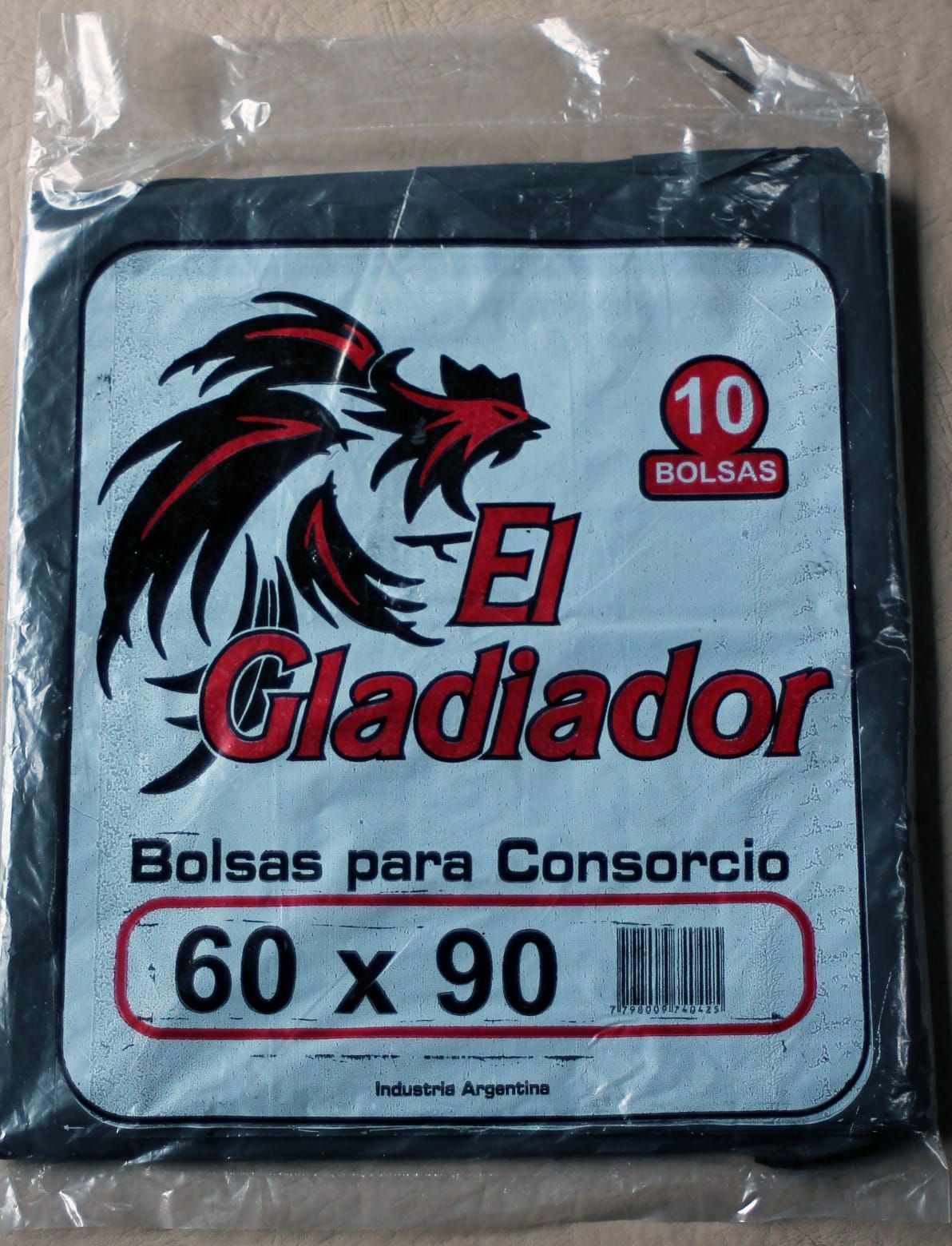 Paquete de bolsa plástica negra con logo 