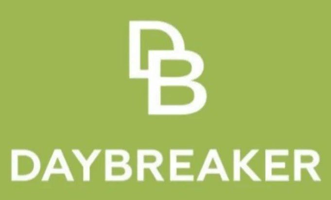 Logotipo de Daybreaker con letras 