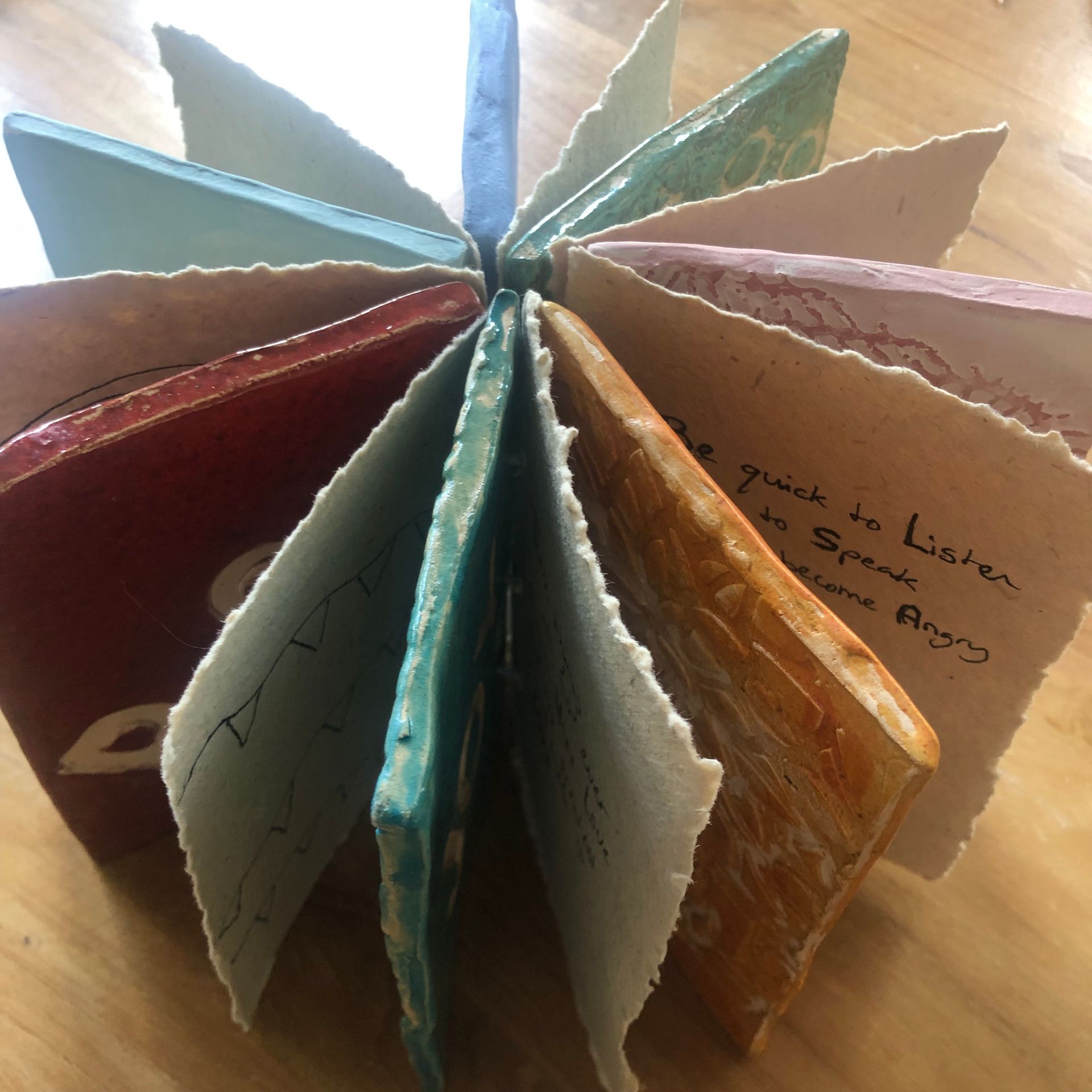 keramiek boekje met handgeschept papier, 9 deugden, Elisabeth Baron