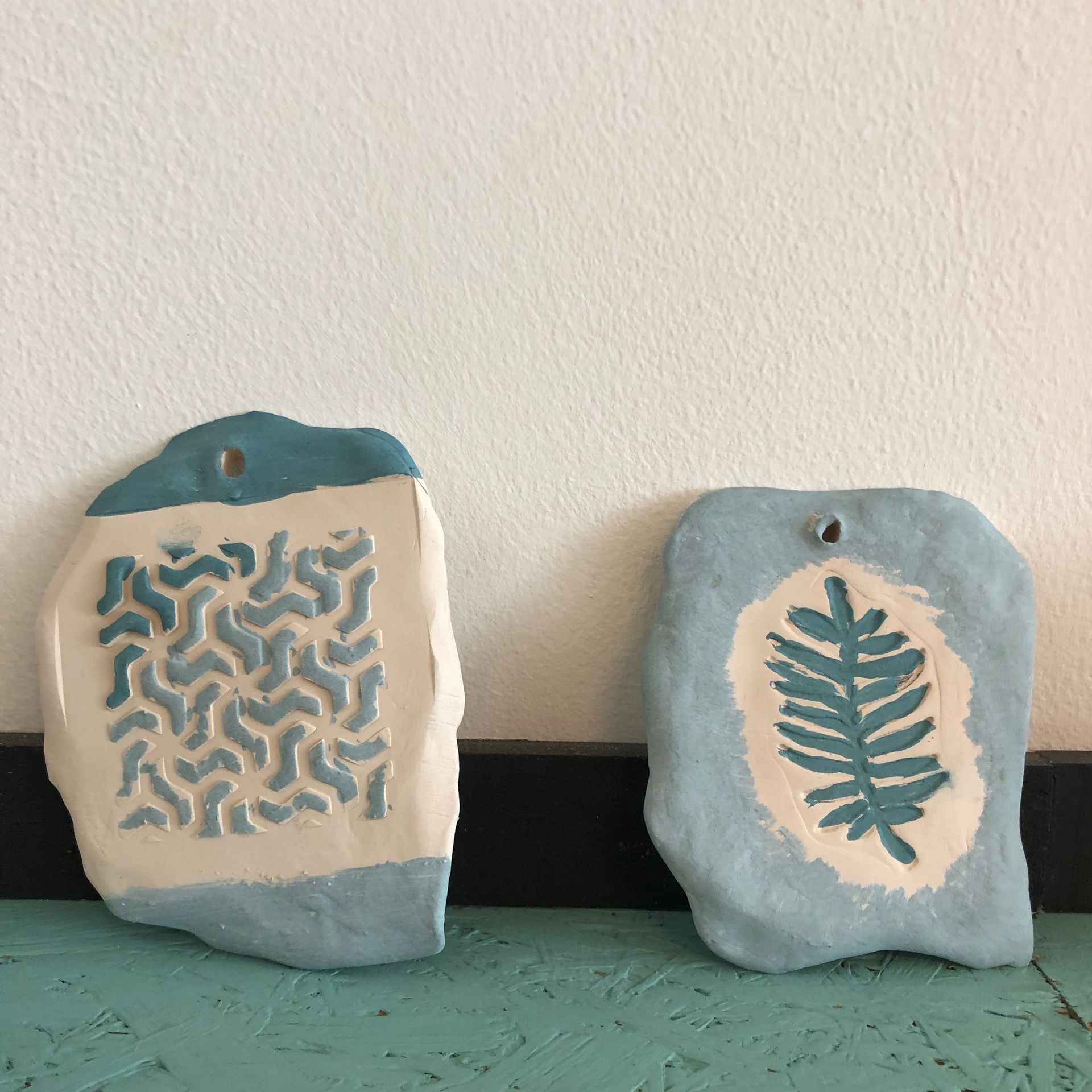 hangemaakte keramiek  hanger