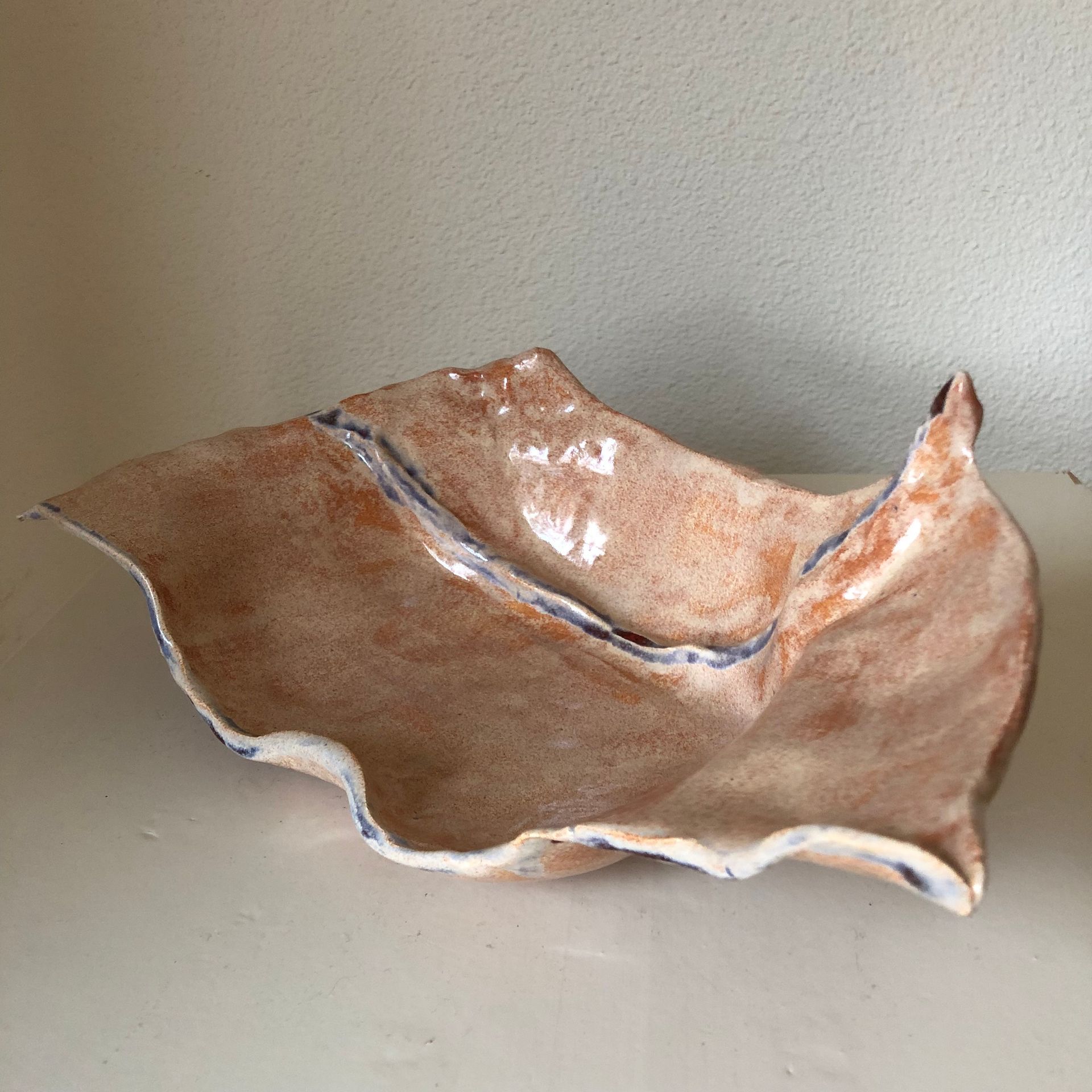 schaal in zachte tint, keramiek, Elisabeth Baron