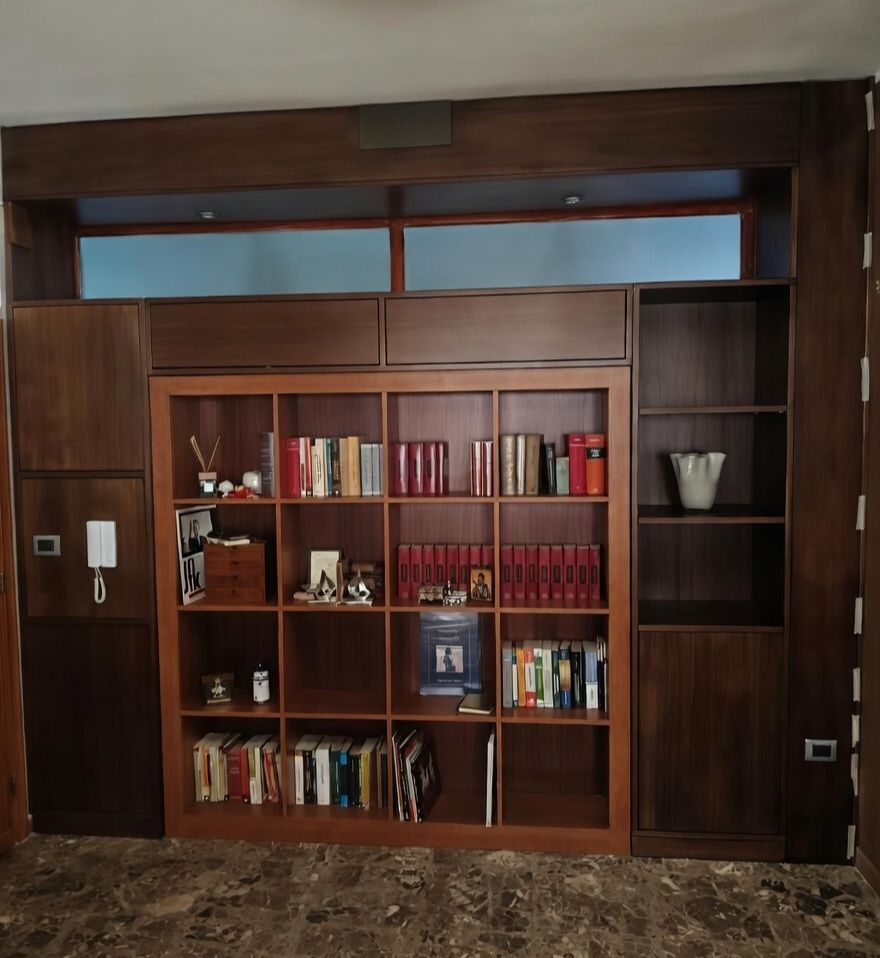 LIBRERIA ATTREZZATA IN LEGNO REALIZZATA SU MISURA

