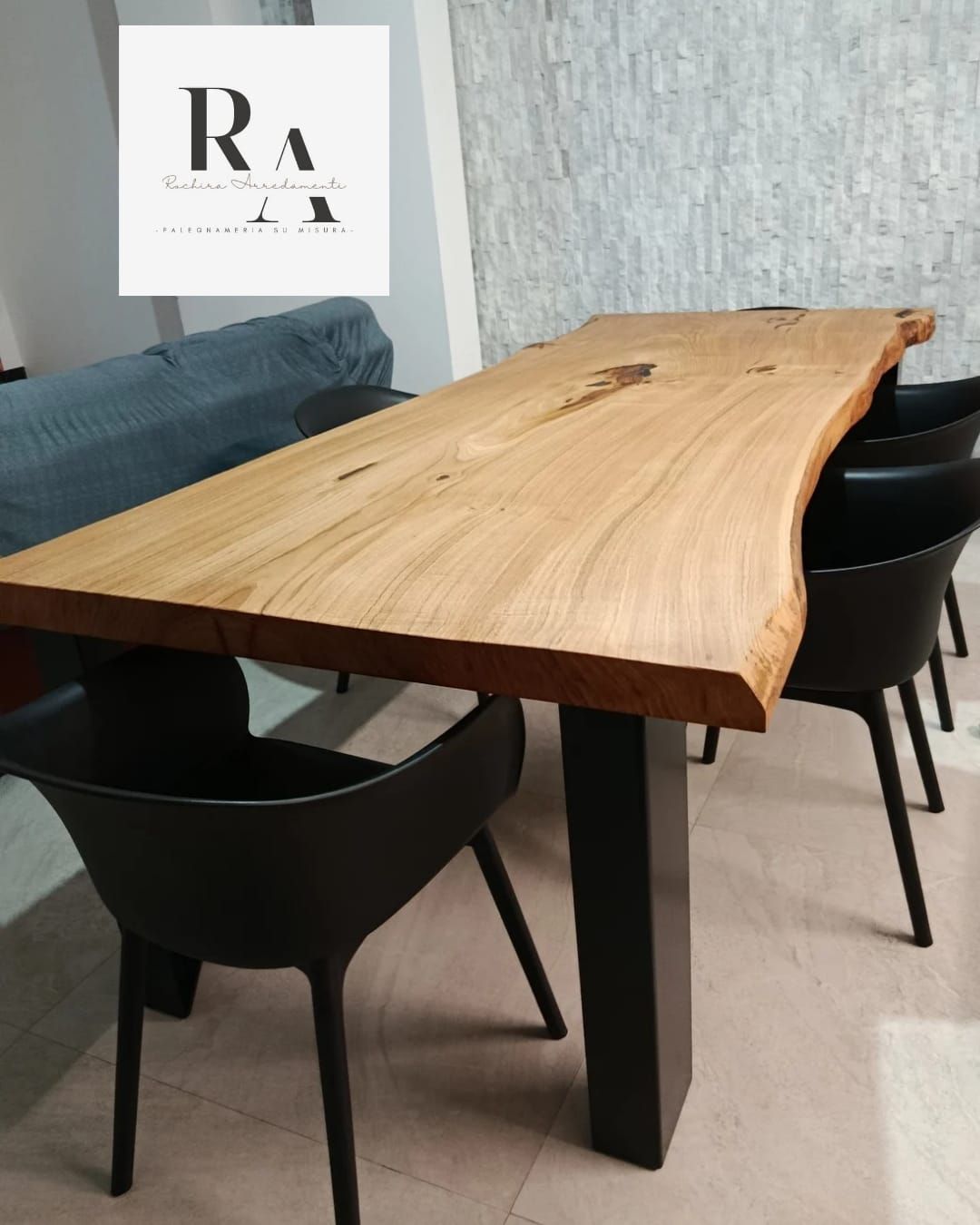 FALEGNAMERIA ROCHIRA TAVOLO DA PRANZO IN LEGNO MASSELLO CON BORDO NATURALE ABBINATO A GAMBE ROBUSTE REALIZZATO ARTIGIANALMENTE
