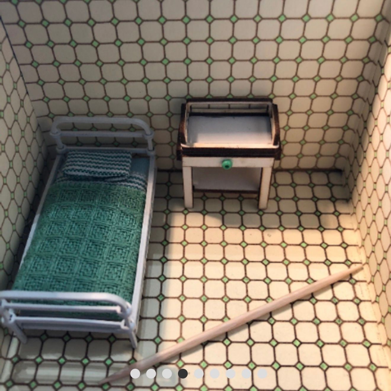 SURGICAL TOOL TABLE 1/48 scale KIT