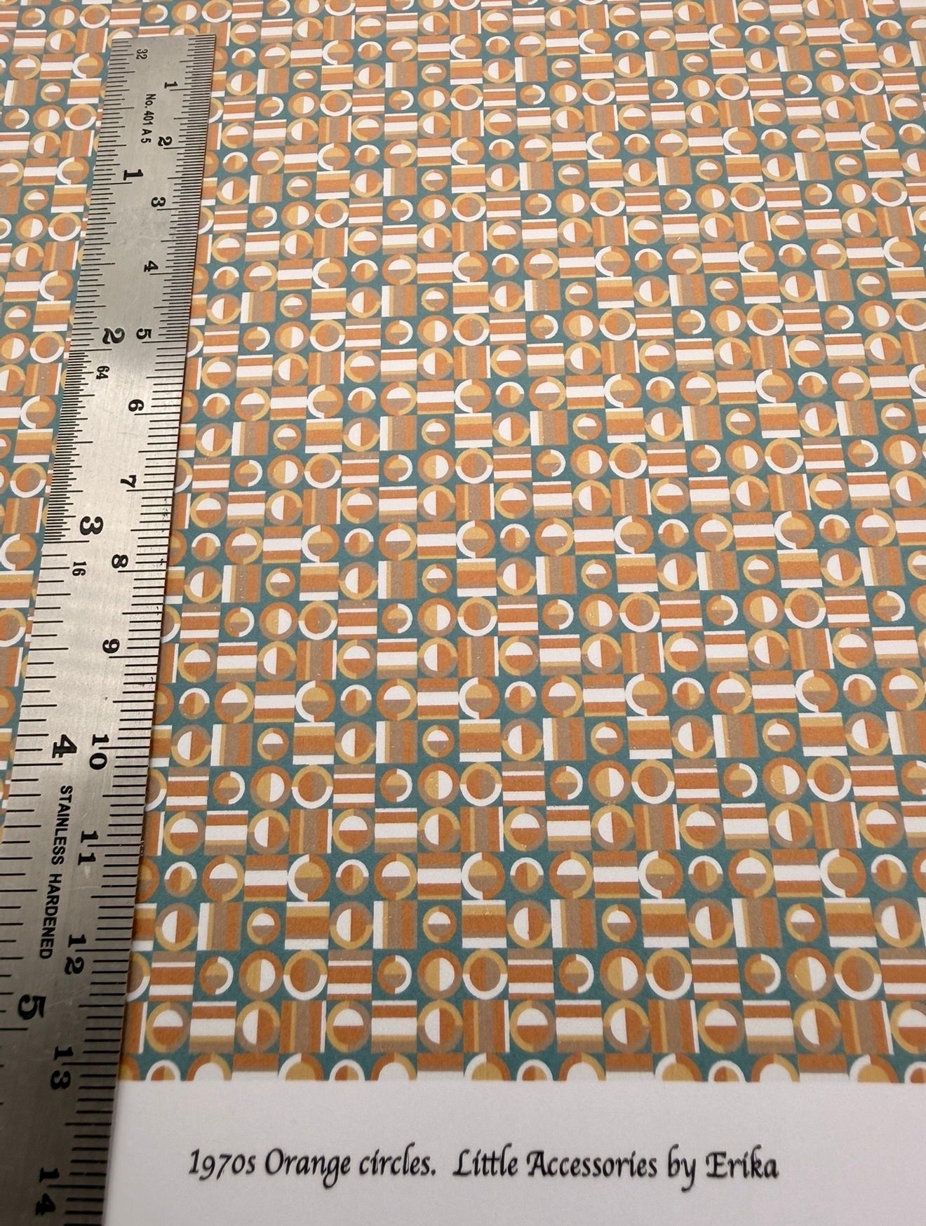 WALLPAPER 1970S ORANGE CIRCLES 1/48 SCALE