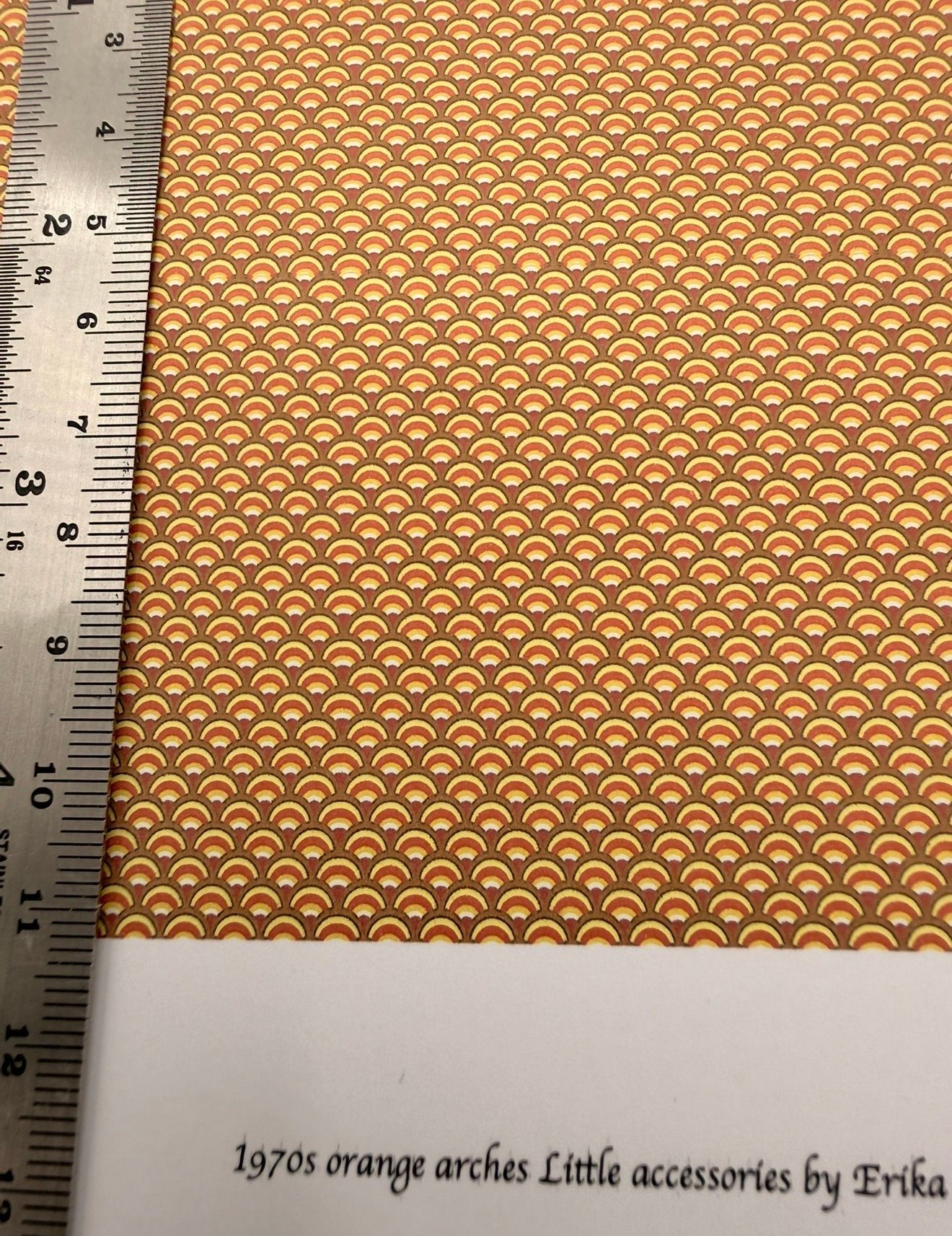 WALLPAPER 1970S ORANGE ARCHES. 1/48 SCALE