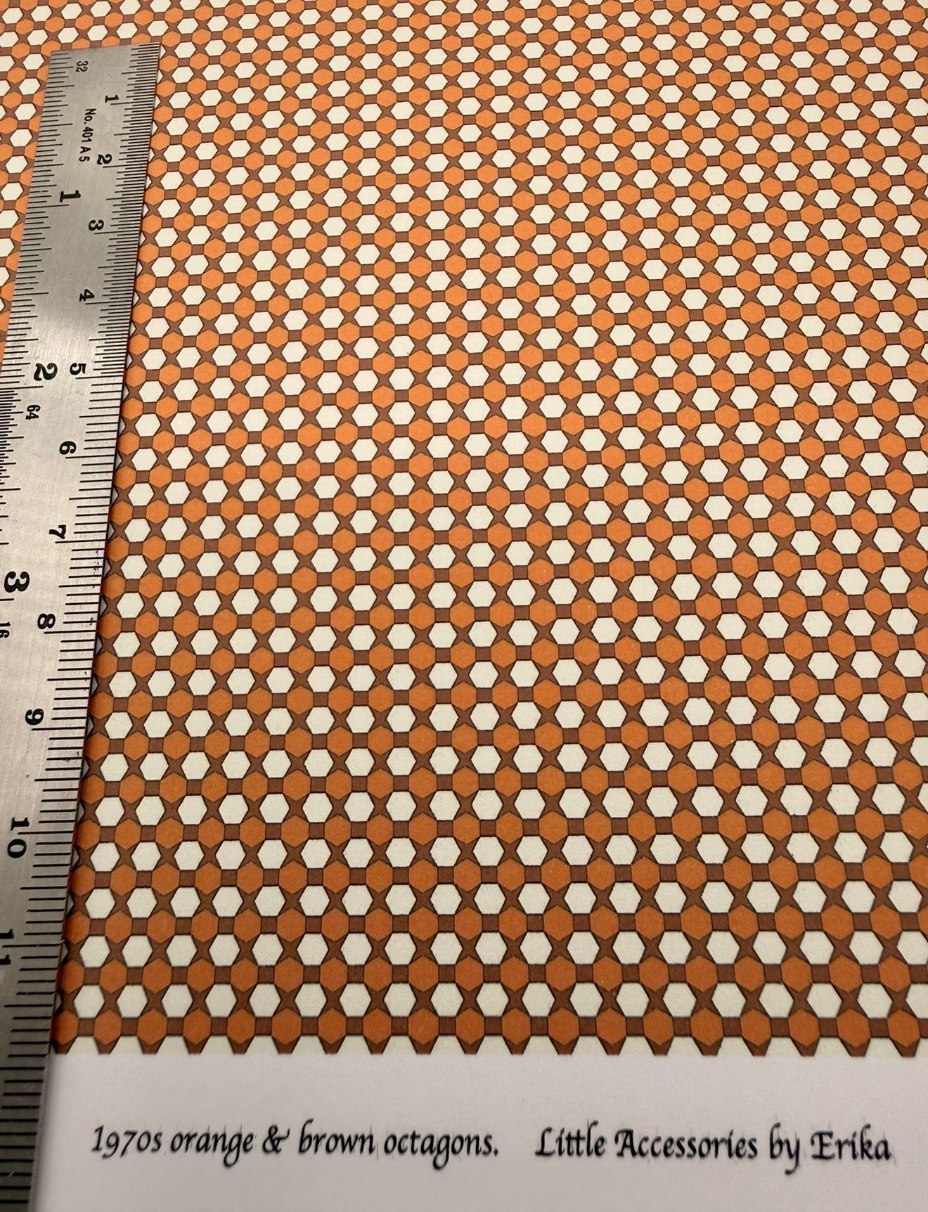 WALLPAPER 1970S ORANGE & BROWN OCTAGONS 1/48 SCALE