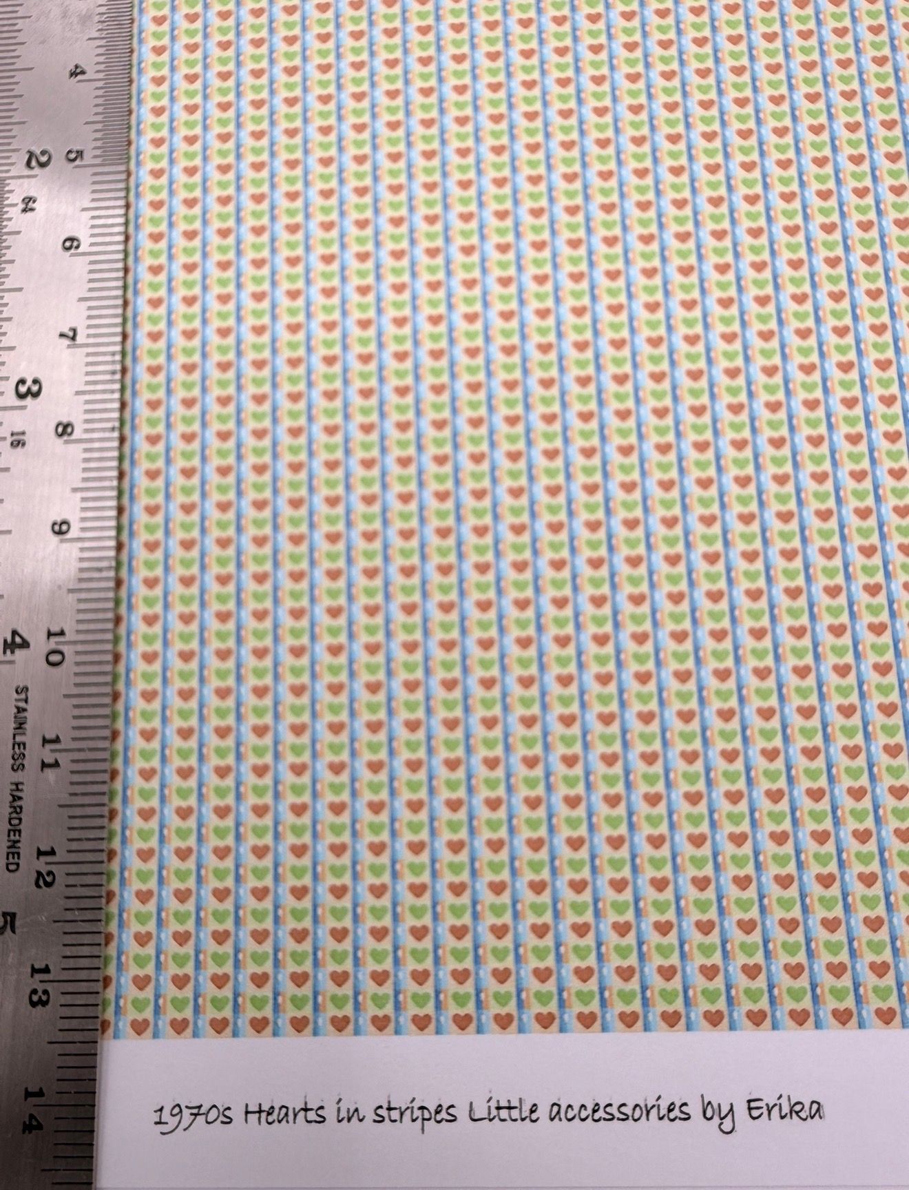 WALLPAPER 1970S HEARTS IN STRIPES 1/48 SCALE