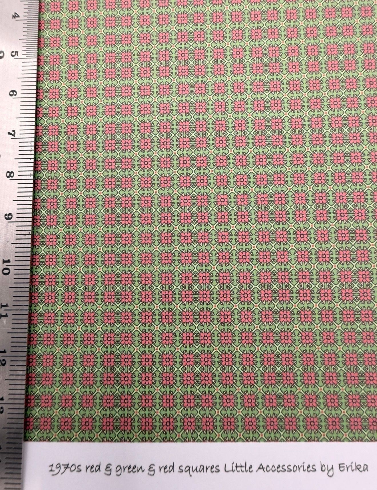 WALLPAPER 1970S RED & GREEN SQUARES 1/48 SCALE