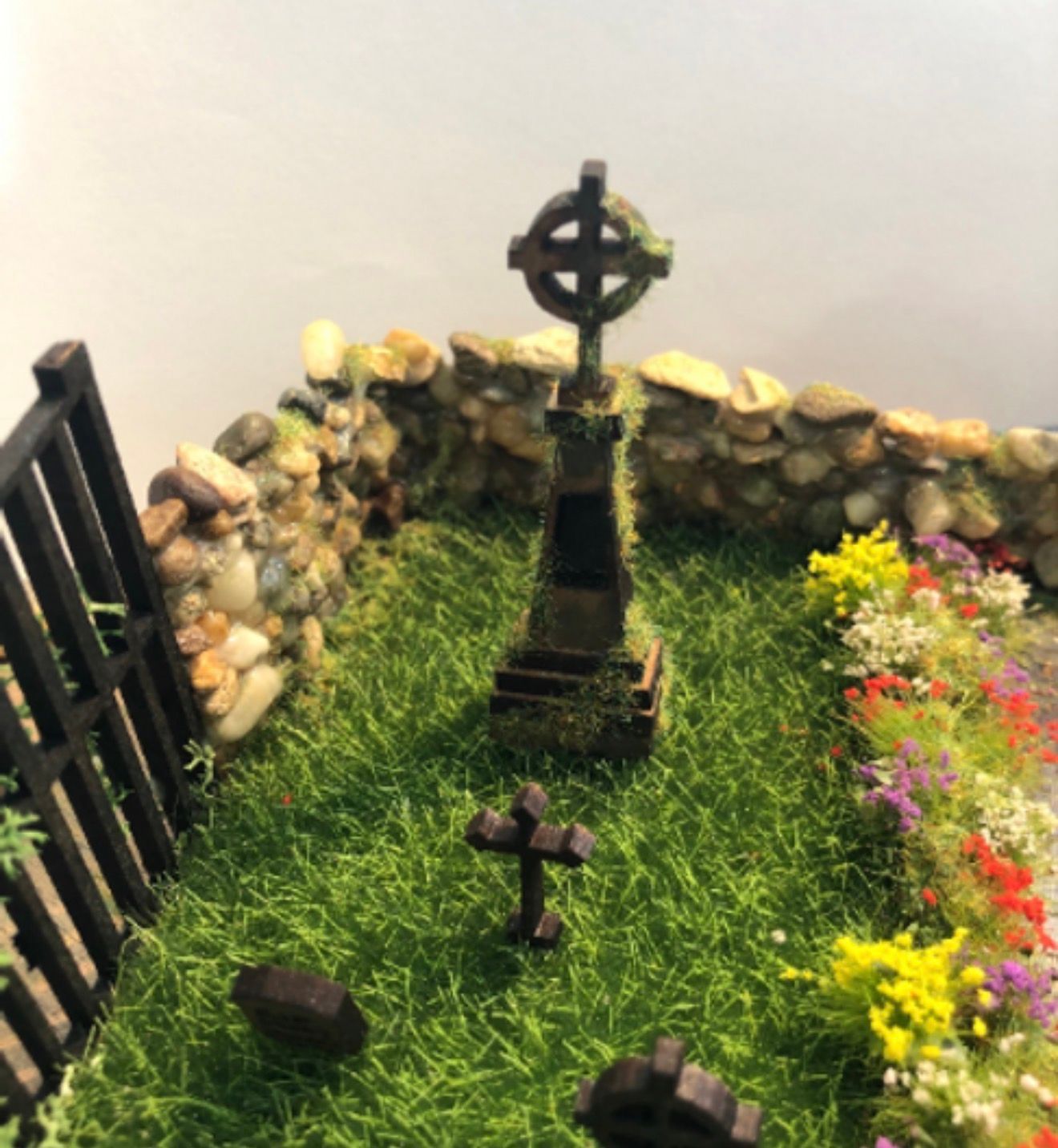 CENOTAPH & 3 HEADSTONES 1/48 scale KIT