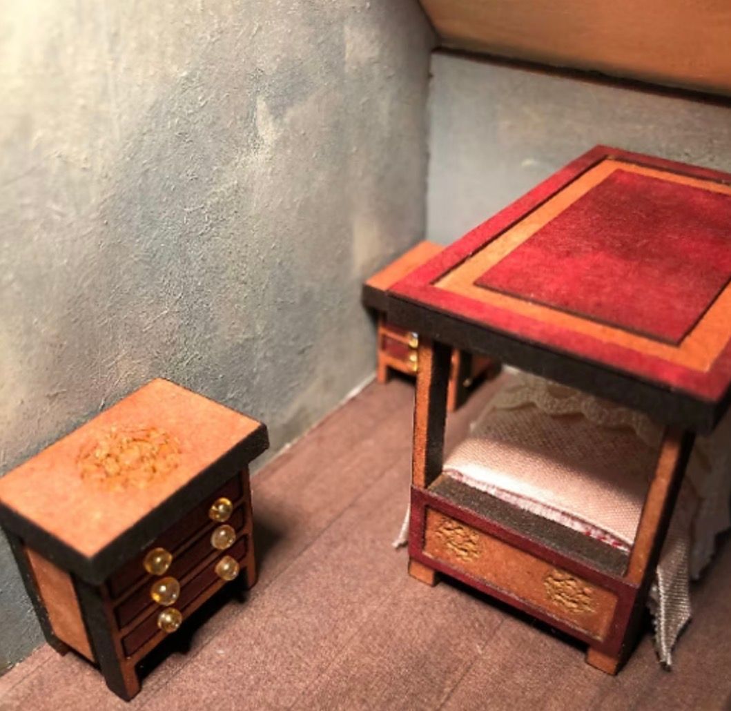 TUDOR ROSE CHEST OF DRAWERS 1/48 scale KIT