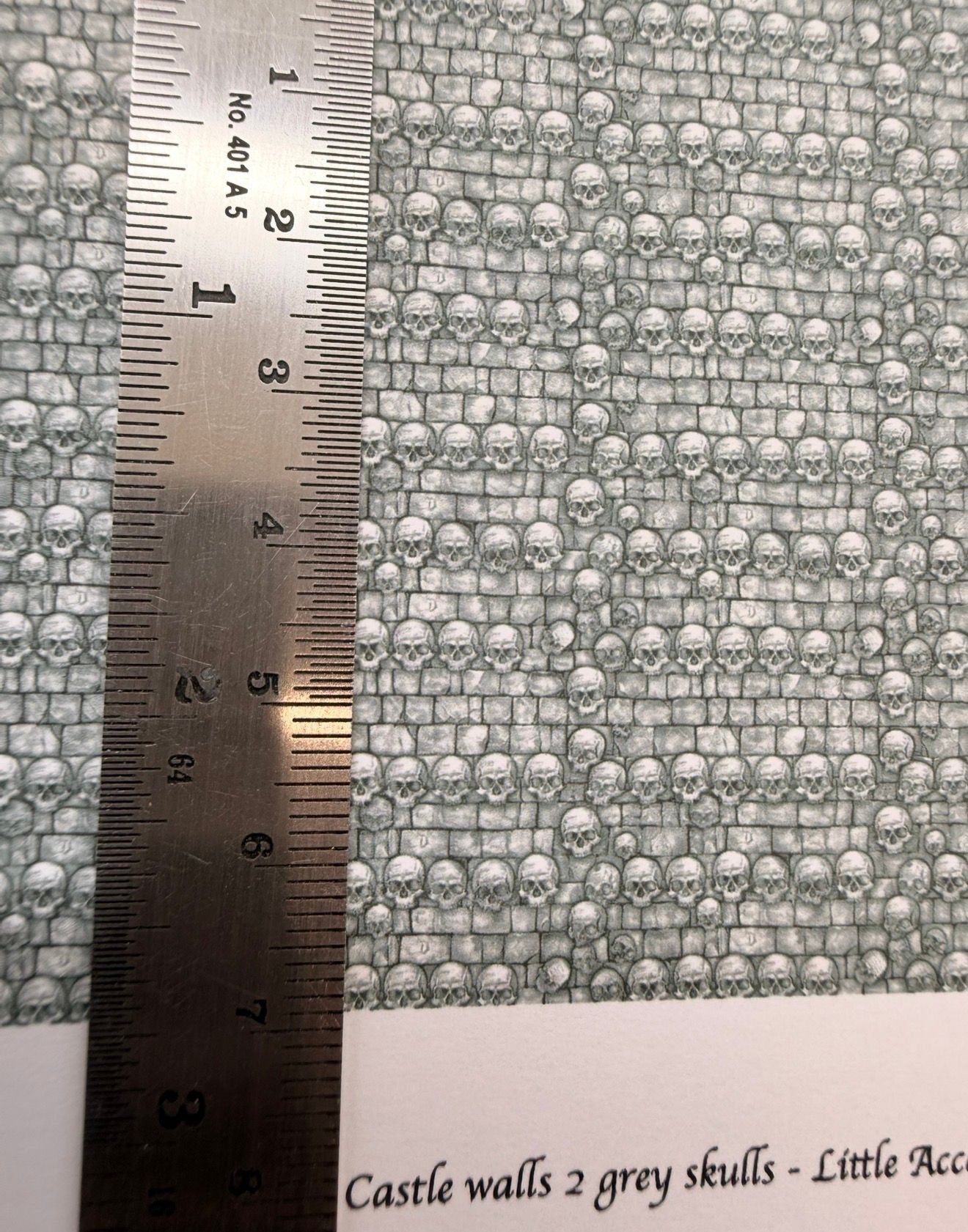 Wallpaper/fabric. Castle walls 2 grey skulls. 1/48 scle