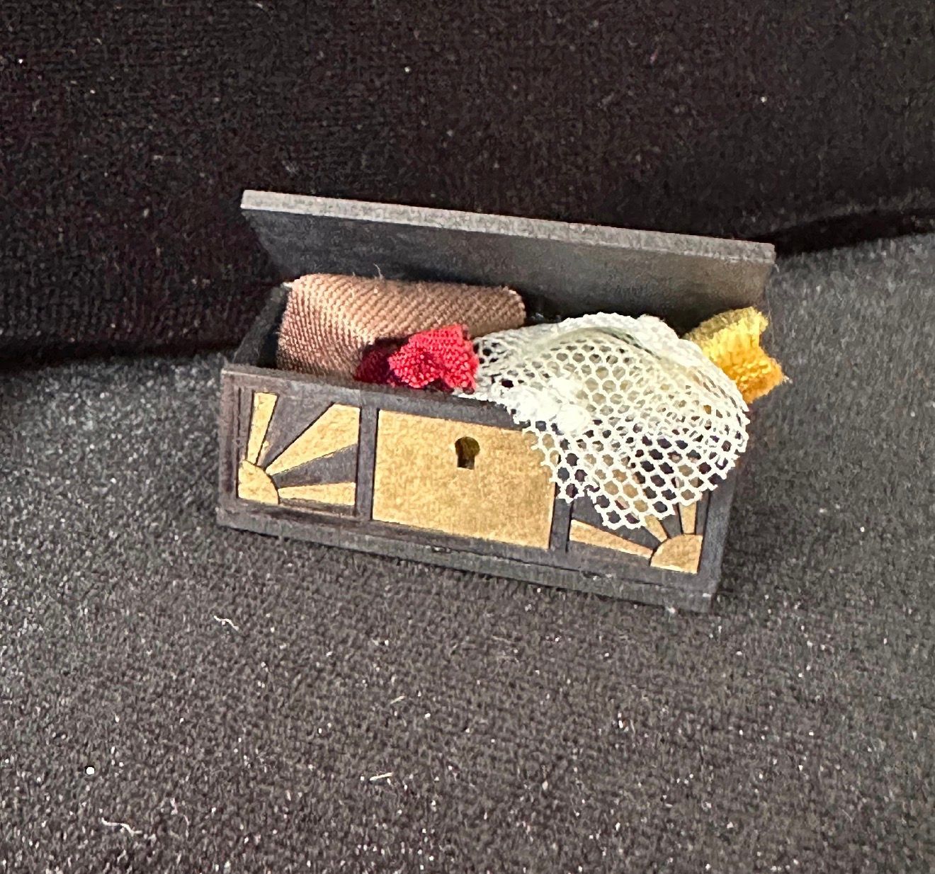 ART DECO travel trunk/bedding chest 1/48