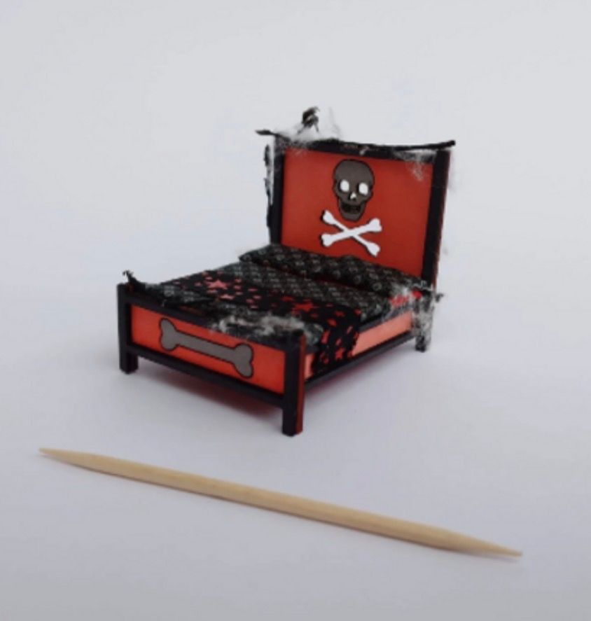 PIRATE Skull & cross bones bed 1/48 scale KIT