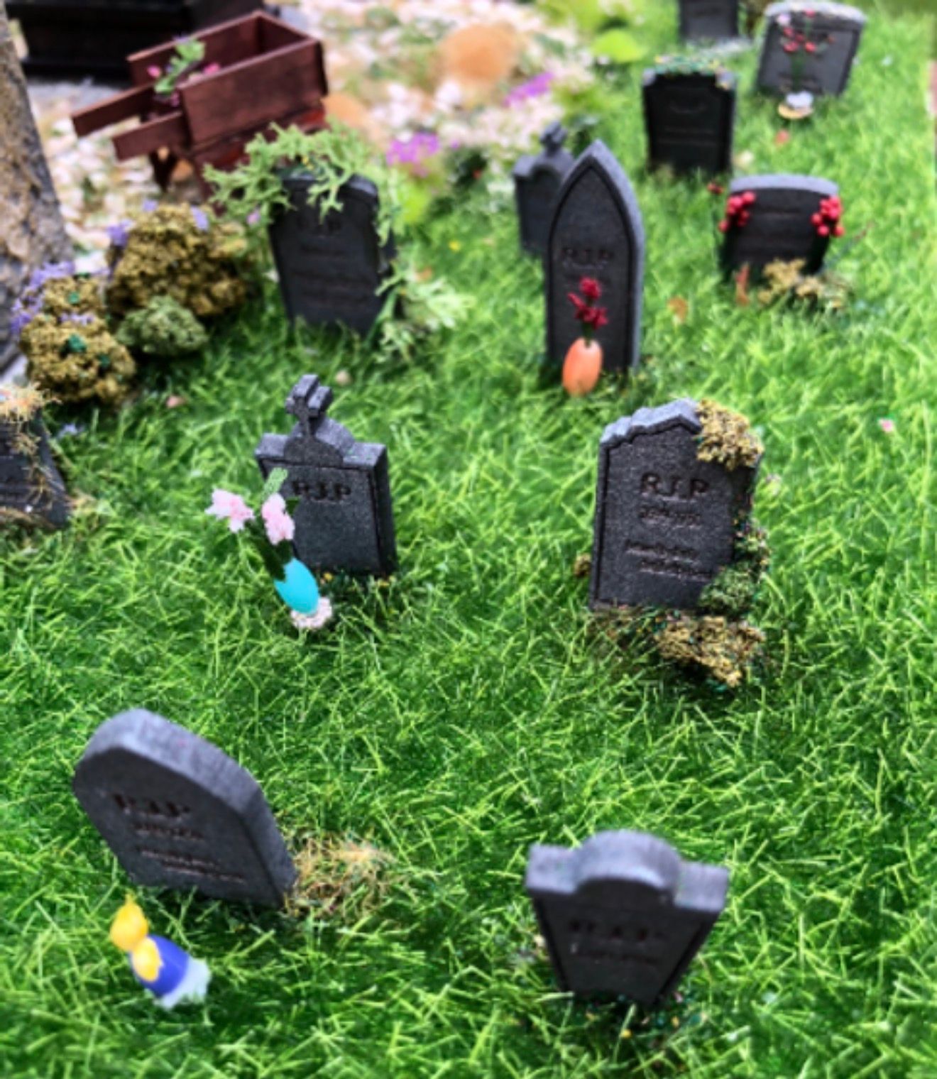 GRAVESTONES Pack of 22 engraved with text 1/48 scale