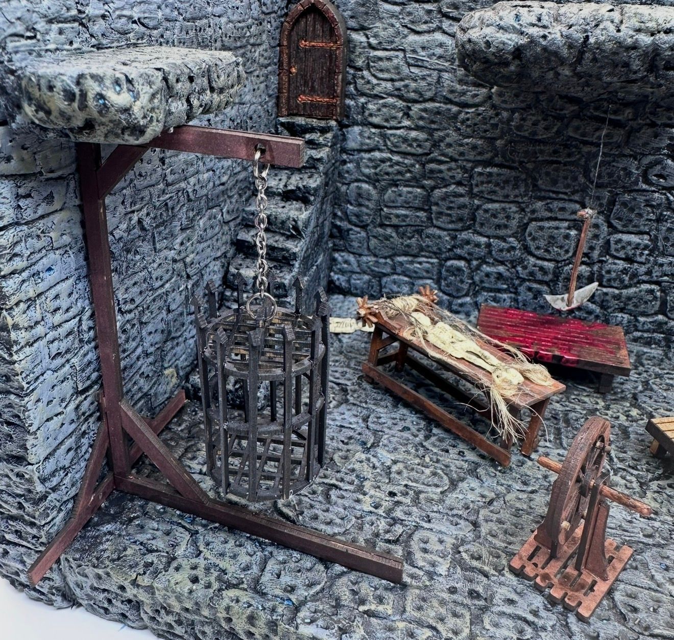 THE PIT & THE PENDULUM 1/48 scale KIT