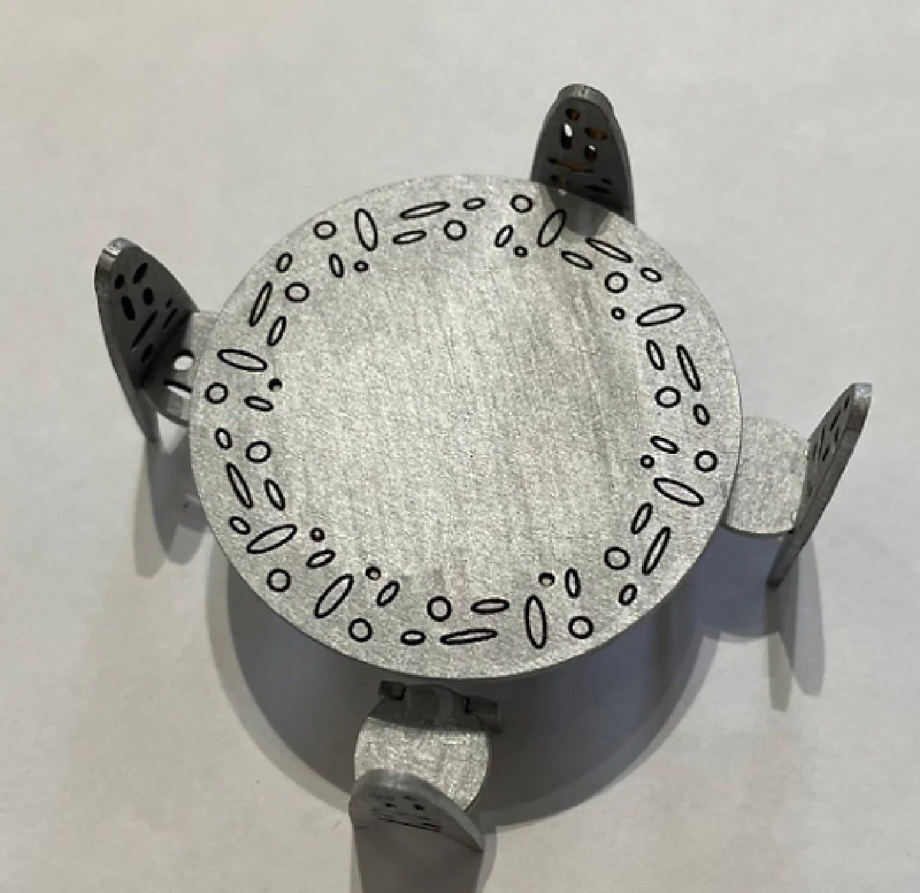 FINAL FRONTIER ROUND TABLE & 4 CHAIRS 1/48 scale KIT