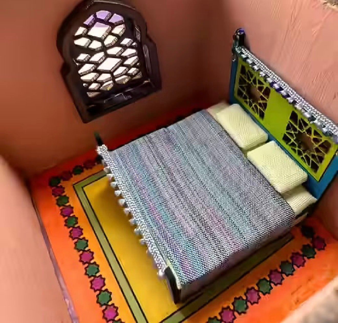 MOROCCAN DOUBLE BED. 1/48 SCALE KIT