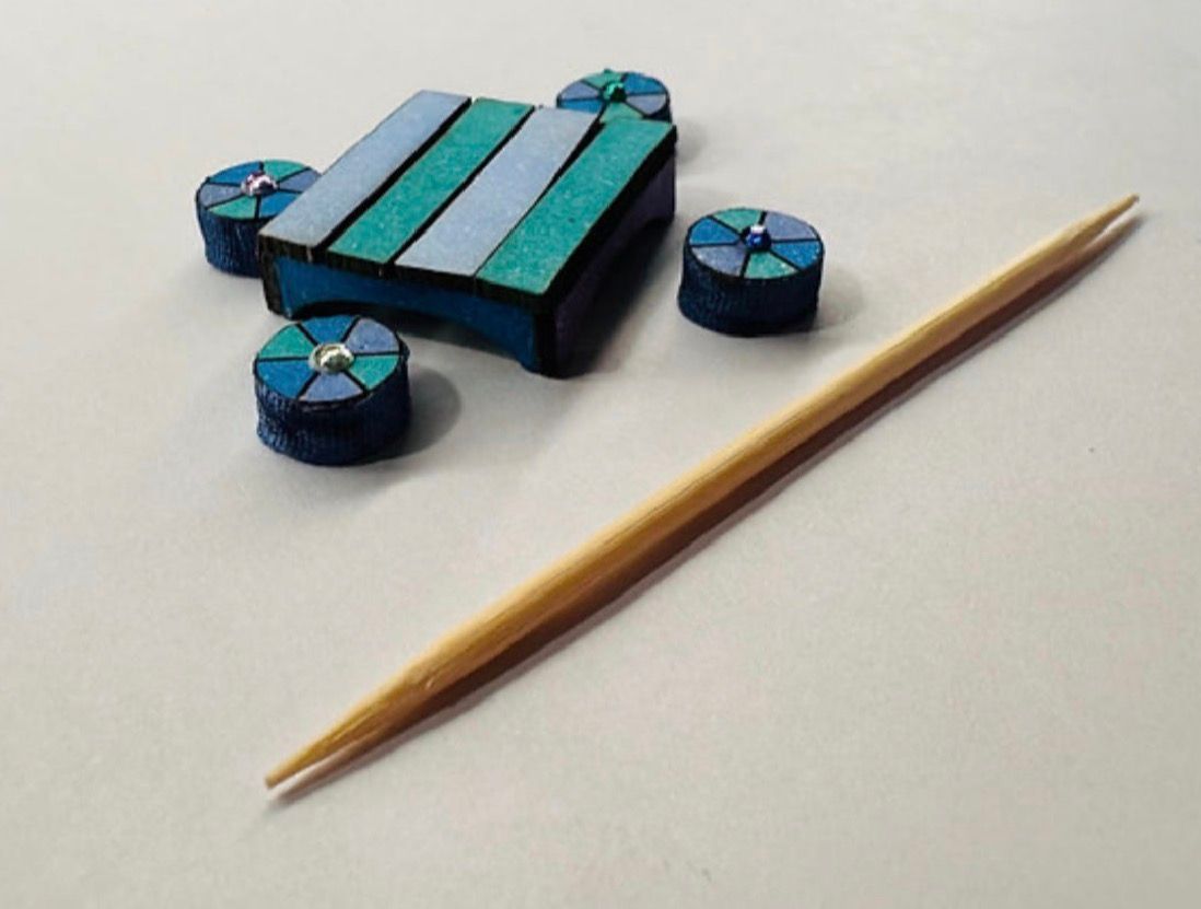 MOROCCAN FLOOR TABLE & 4 STOOLS 1/48 scale KIT