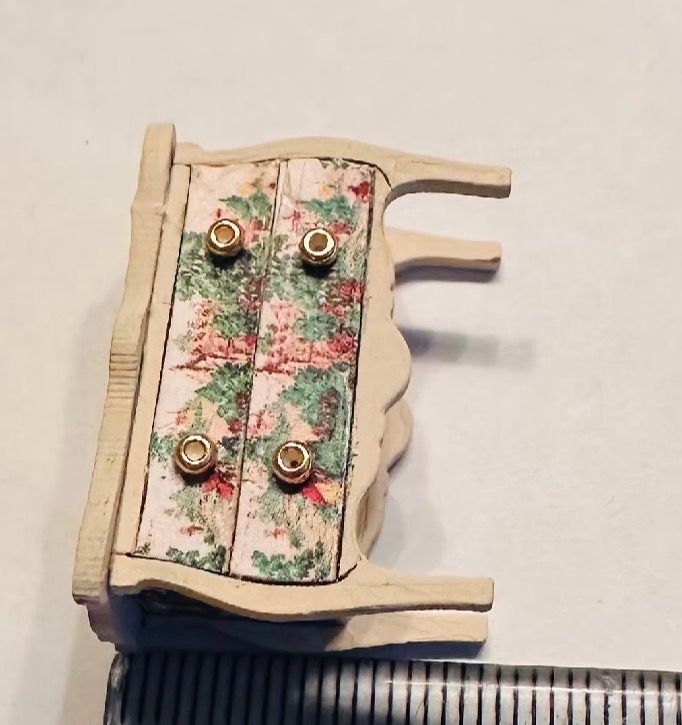 FRENCH BOUTIQUE CHEST of DRAWERS. 1/48 scale KIT