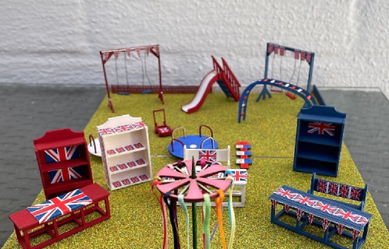 GARDEN & PLAYGROUND JOHNS ROUNDABOUT. 1/48 scale KIT