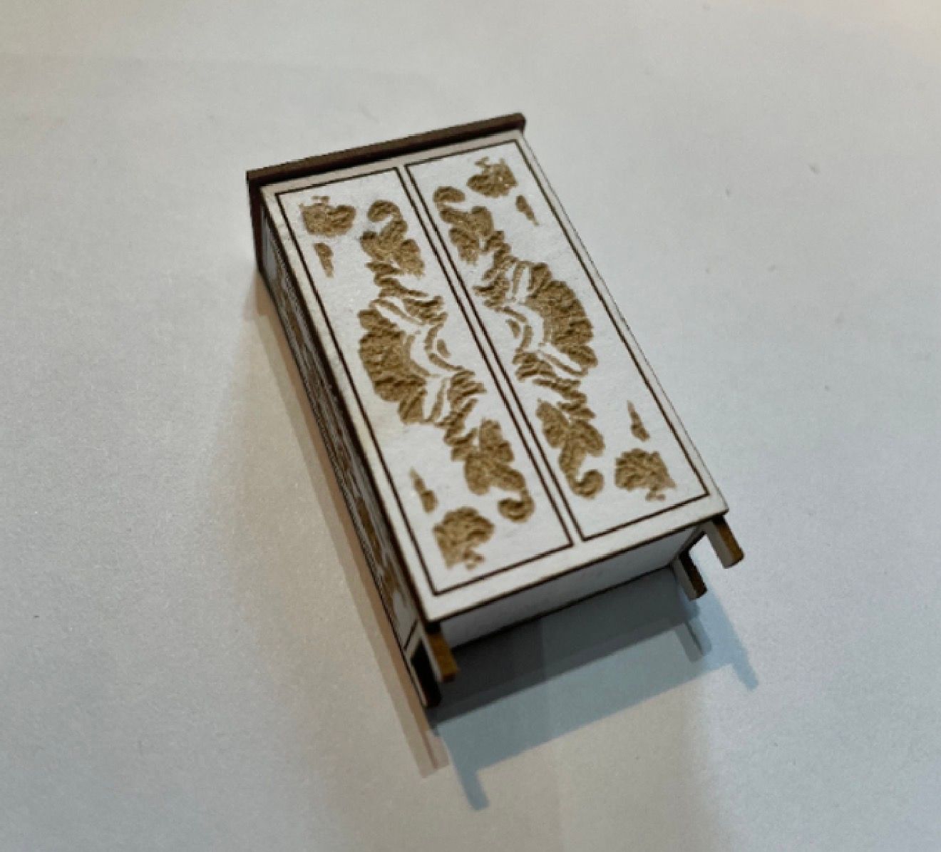 DECORATIVE WARDROBE 1/48 scale KIT