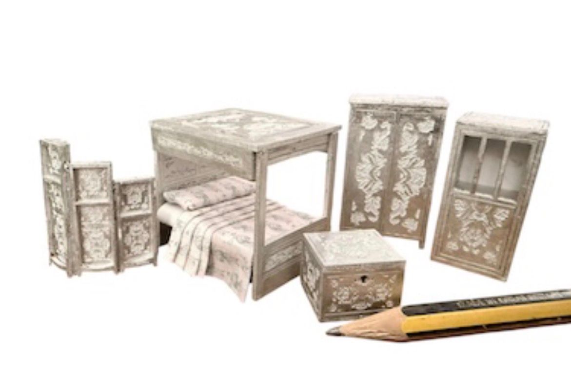 Decorative QUEEN/MEDIUM Four Poster Bed 1/48 Scale