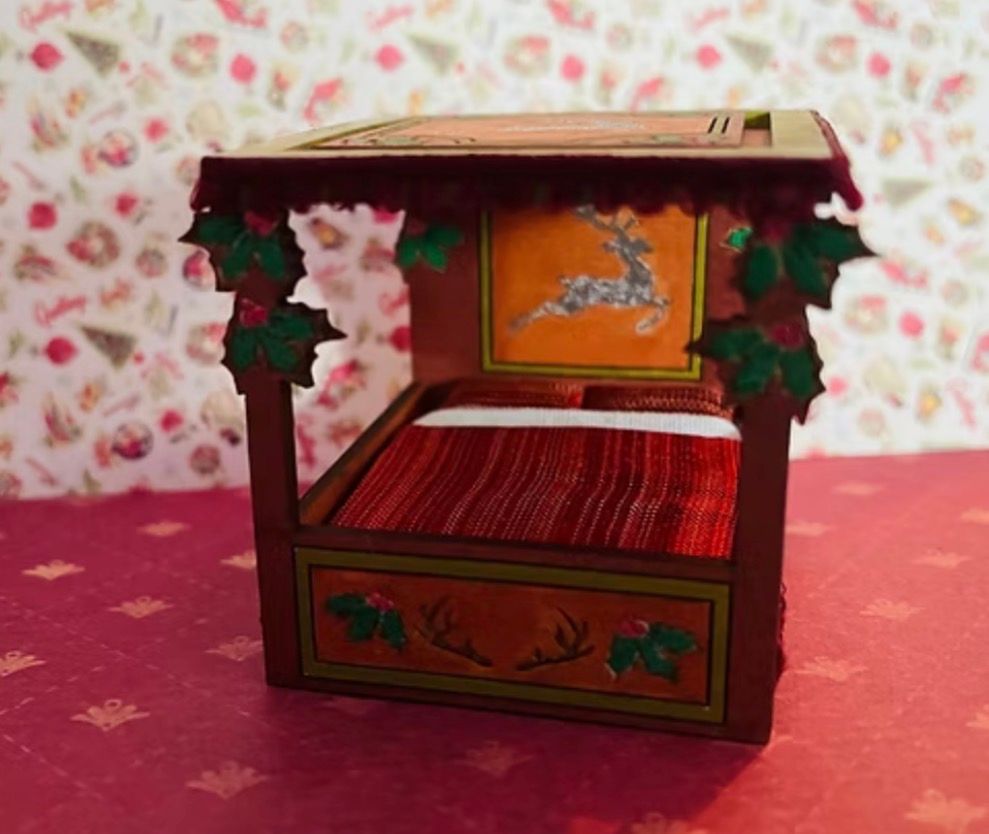 CHRISTMAS HOLLY 4 POSTER BED 1/48 scale KIT