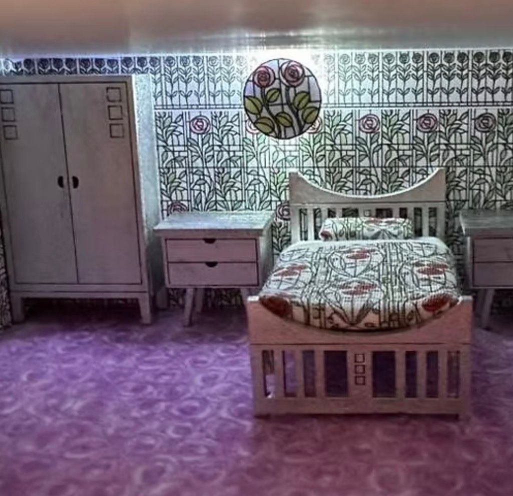 MACKINTOSH WARDROBE  1.   1/48 scale KIT