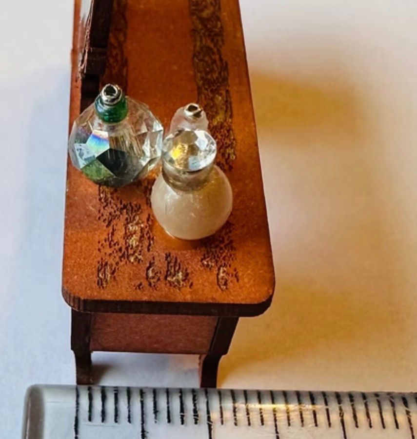 DECORATIVE DRESSING TABLE & STOOL 1/48 scale KIT