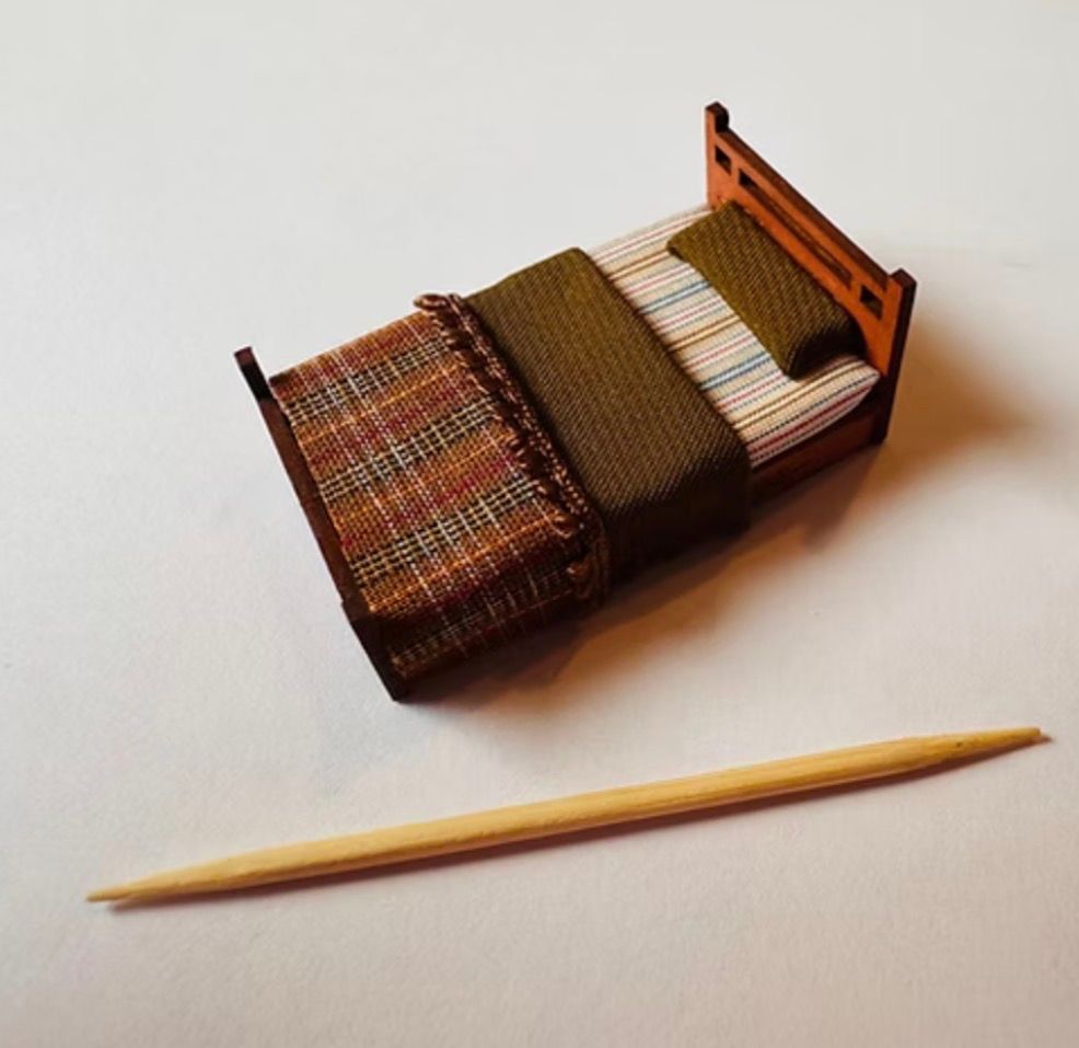 VICTORIAN DICKENSIAN BED  1/48 scale KIT