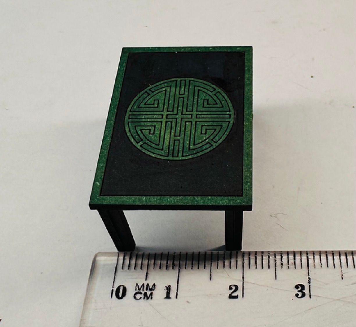 CHINESE TABLE & 4 CHAIRS 1/48 scale KIT