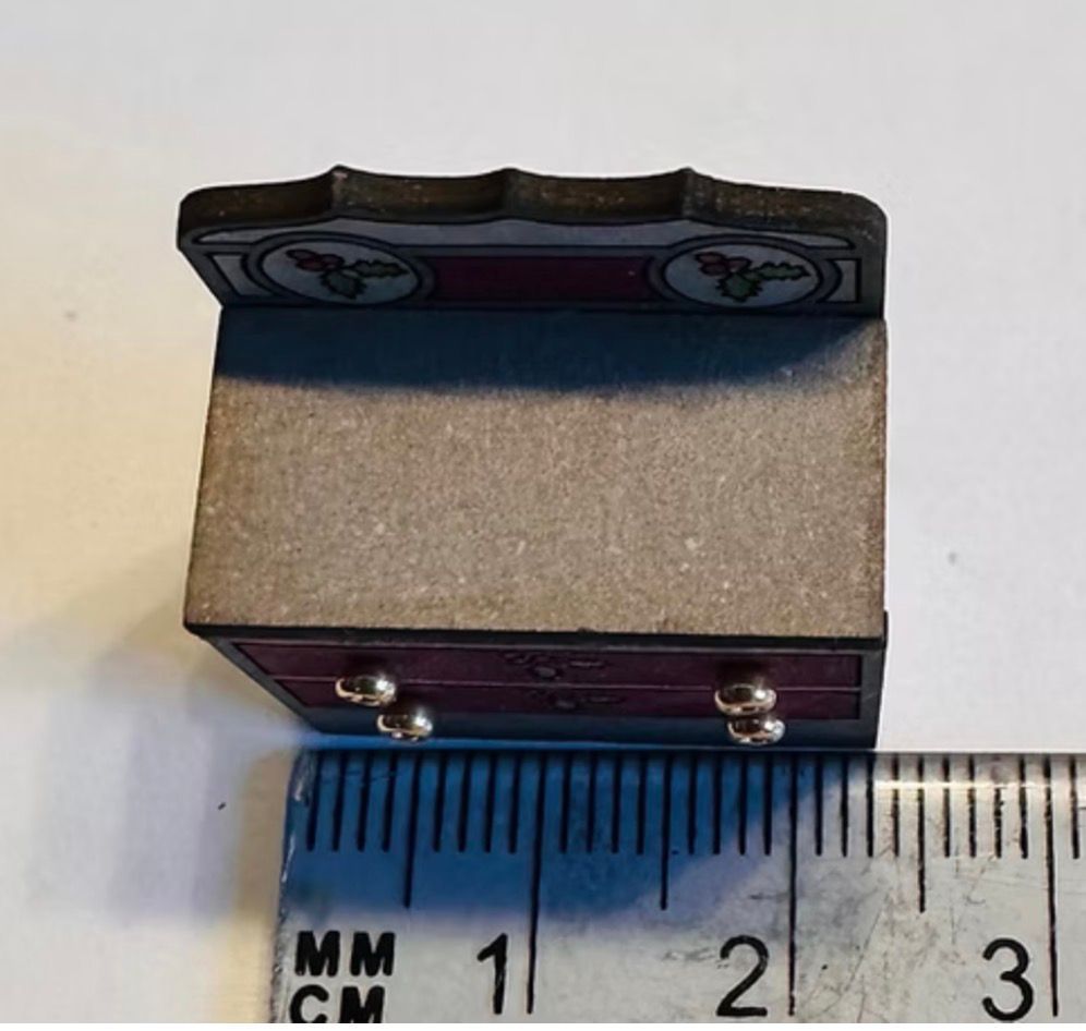 HOLLY CHEST OF DRAWERS 1/48 scale KIT