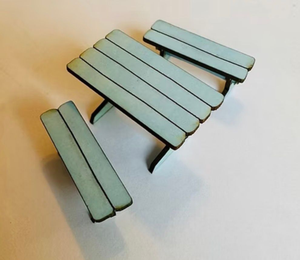 FINNISH TABLE & TWO BENCHES. 1/48 scale KIT