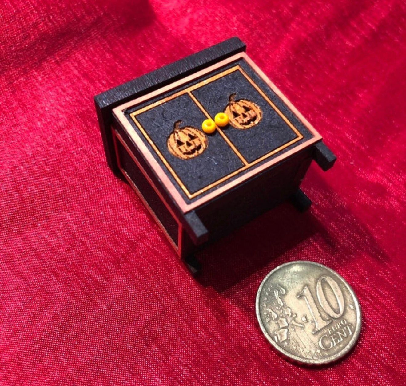 HALLOWEEN CABINET 1/48 scale KIT.