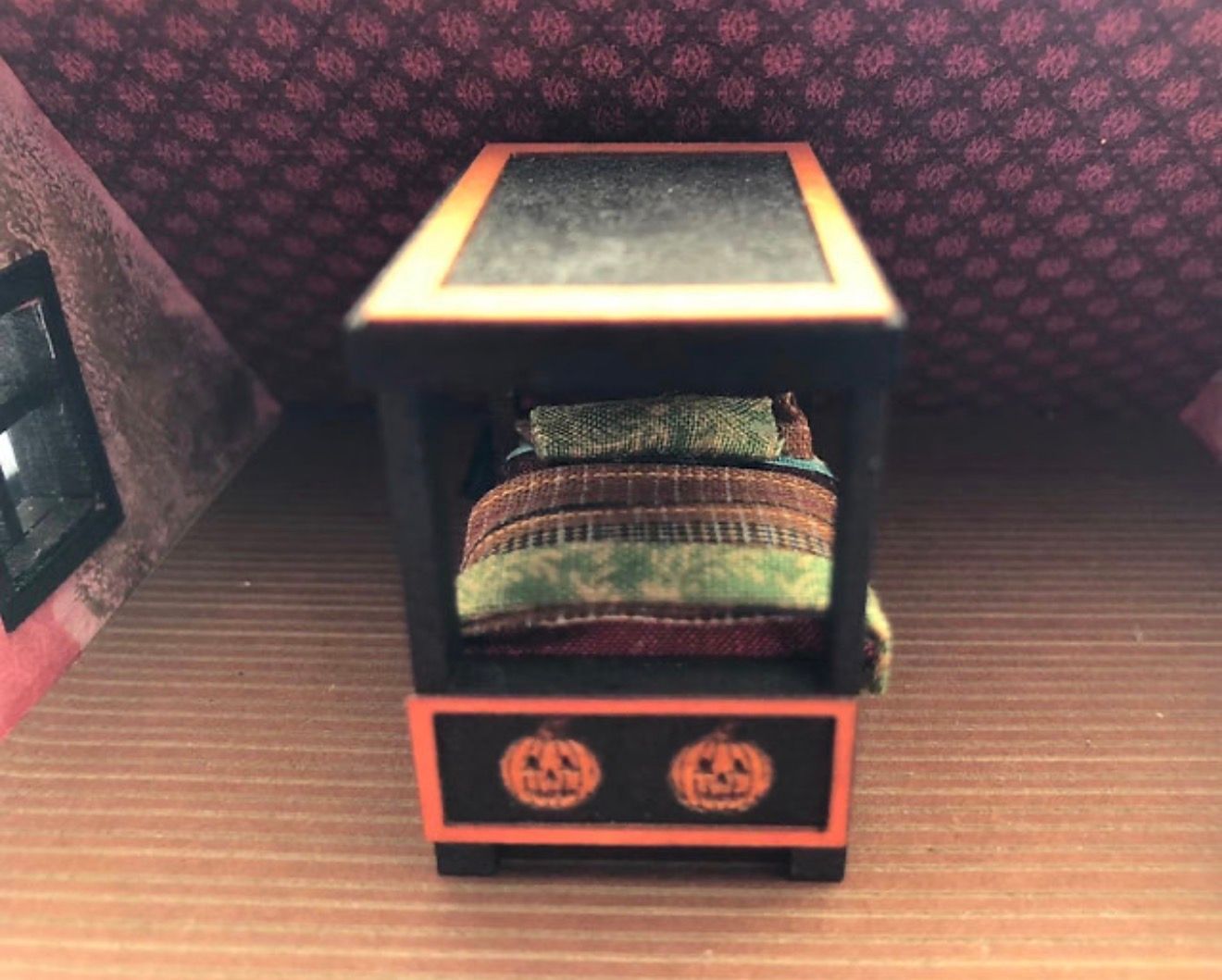 HALLOWEEN 4 POSTER BED  1/48 scale KIT