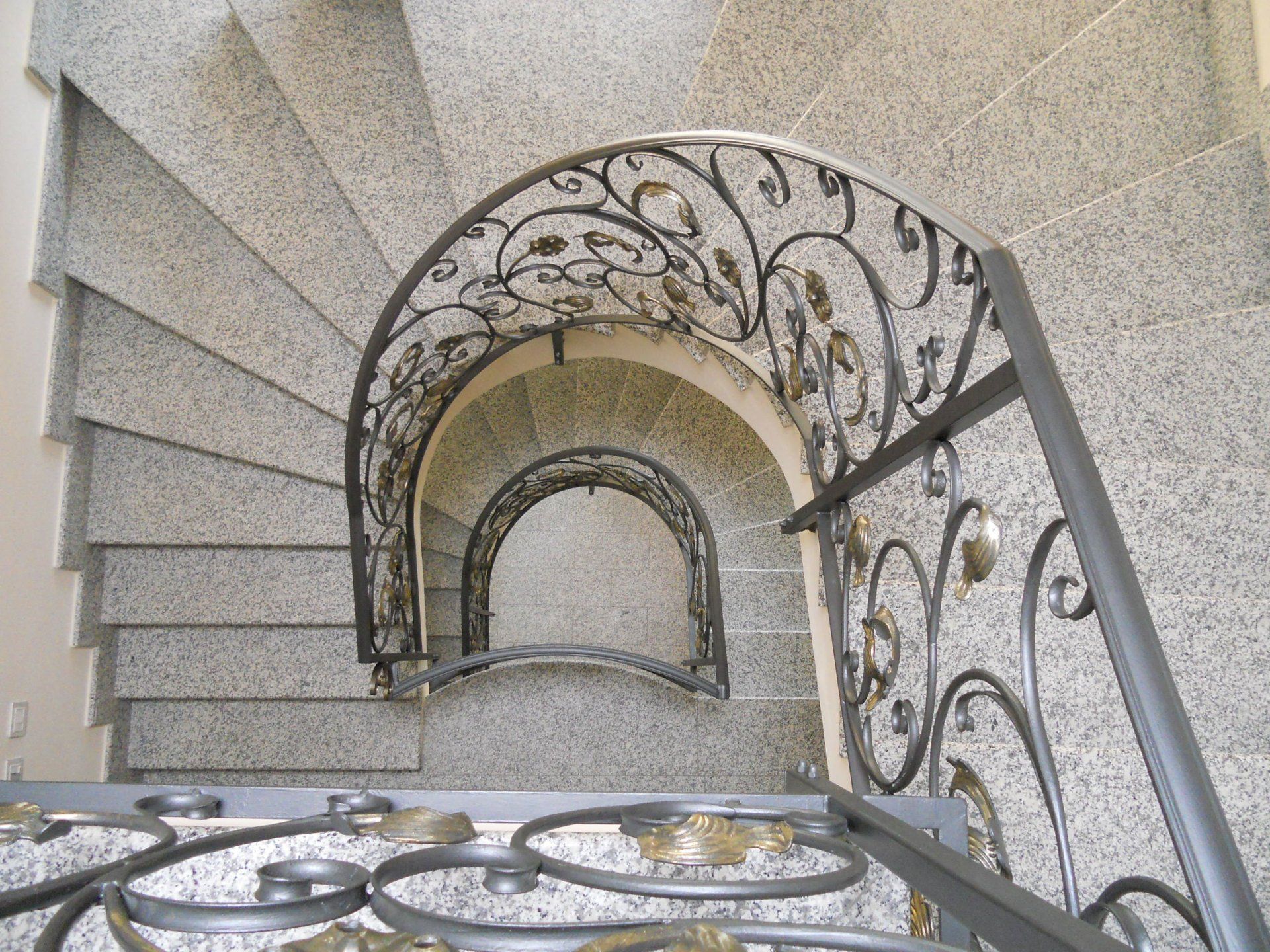 ringhiera in ferro per scala a chiocciola