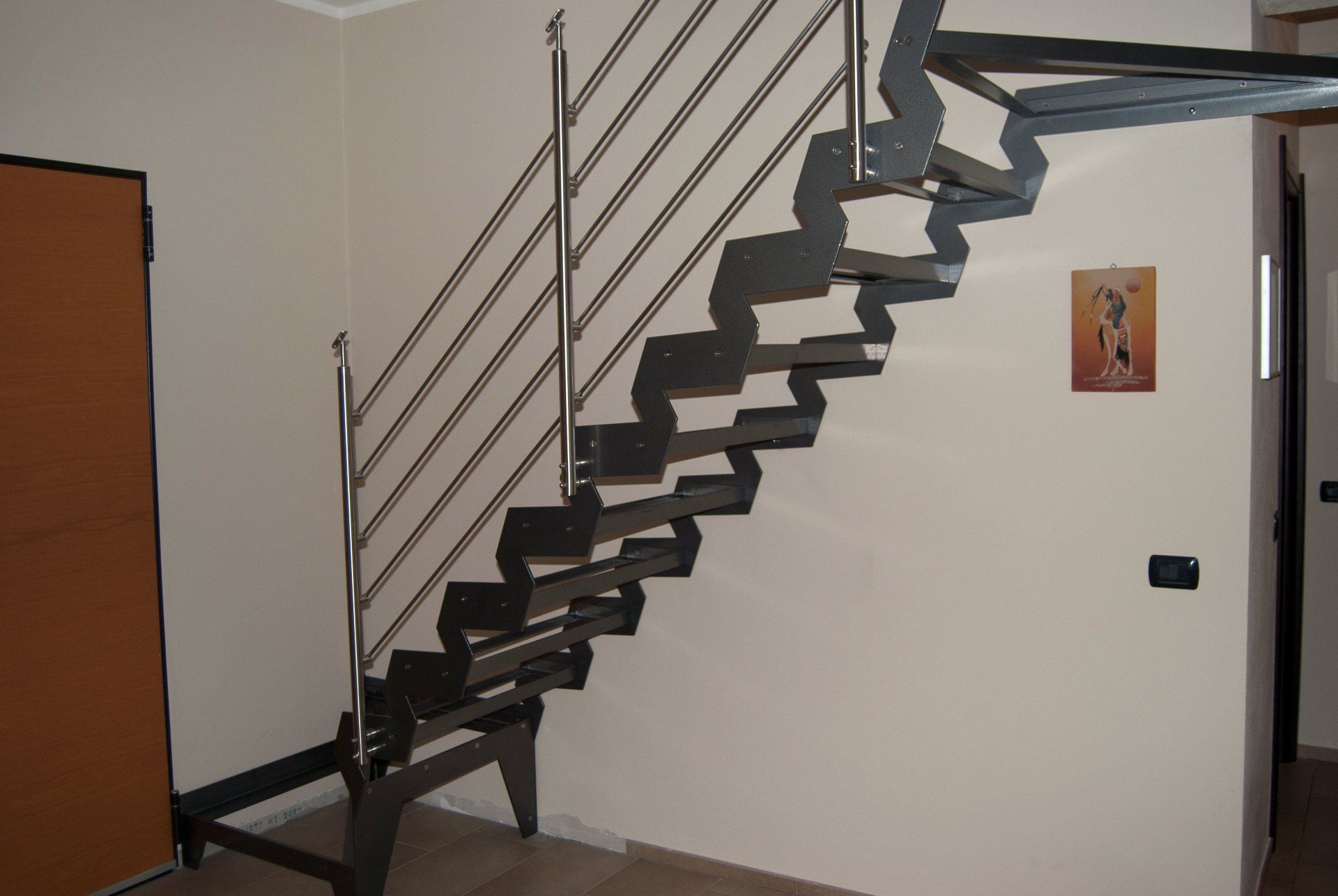 scala con gradini in ferro e acciao