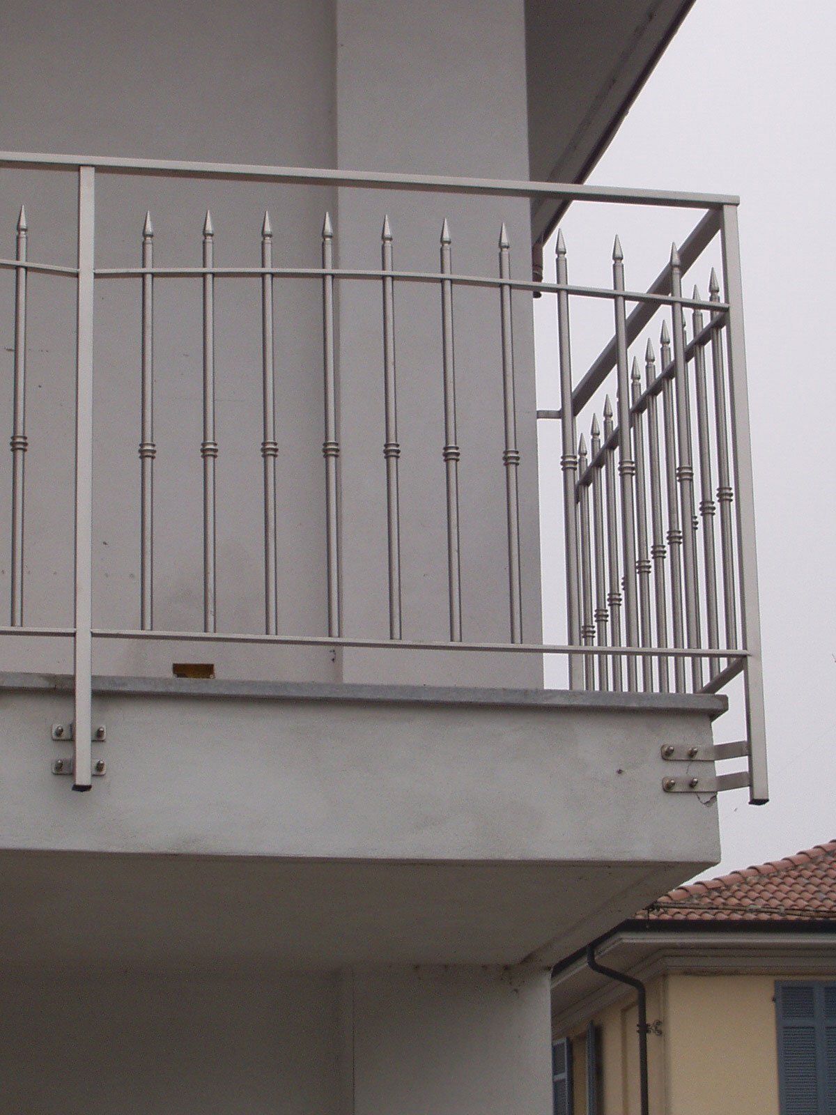 ringhiera ad angolo in ferro